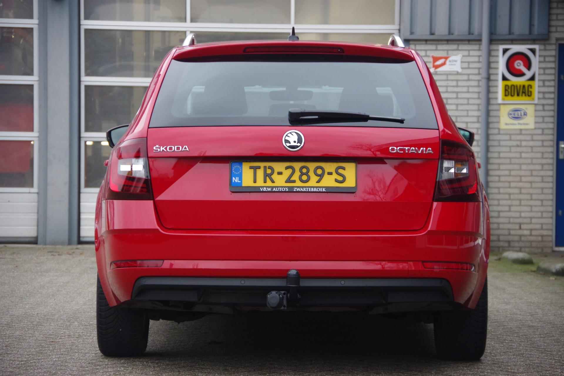 Skoda Octavia Combi 1.6 TDI AUTOMAAT App-connect Trekhaak Navigatie Stoelverwarming - 14/33