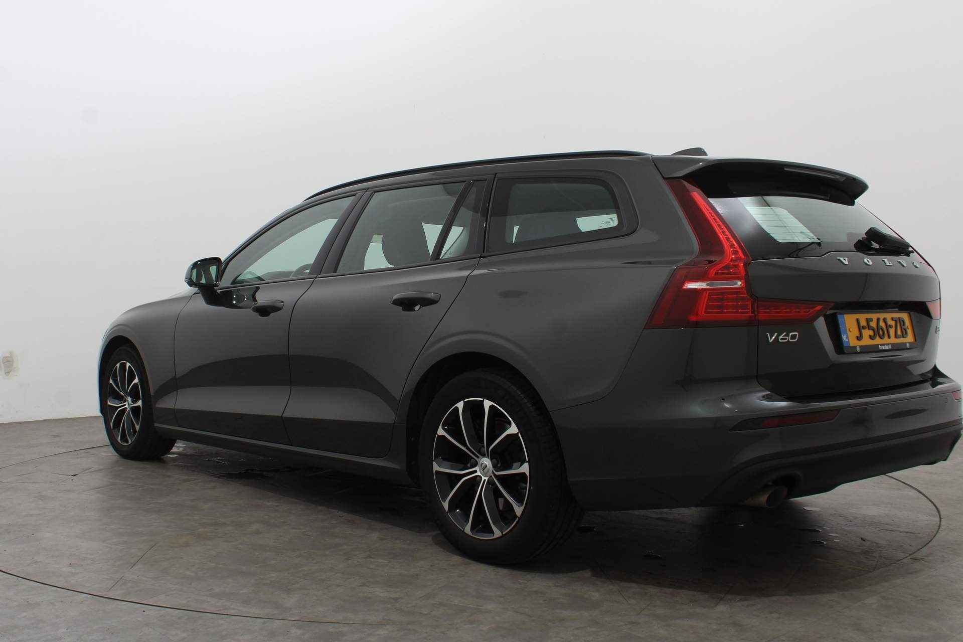 Volvo V60 2.0 B3 163PK MOMENTUM ADVANTAGE AUT8 | Navi | Cruise Adaptief | BLIS | Camera - 4/49