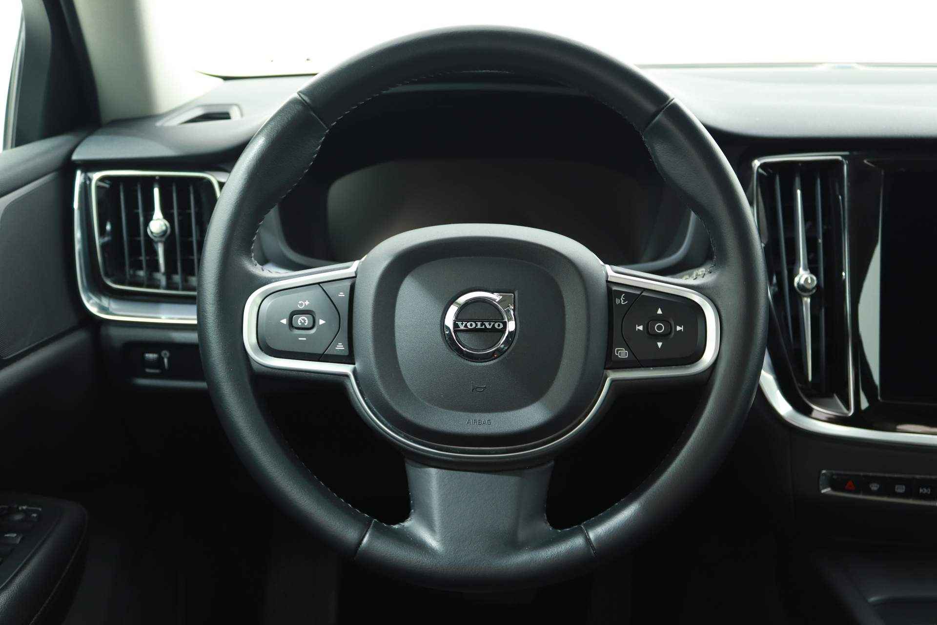 Volvo V60 2.0 B3 163PK MOMENTUM ADVANTAGE AUT8 | Navi | Cruise Adaptief | BLIS | Camera - 9/49