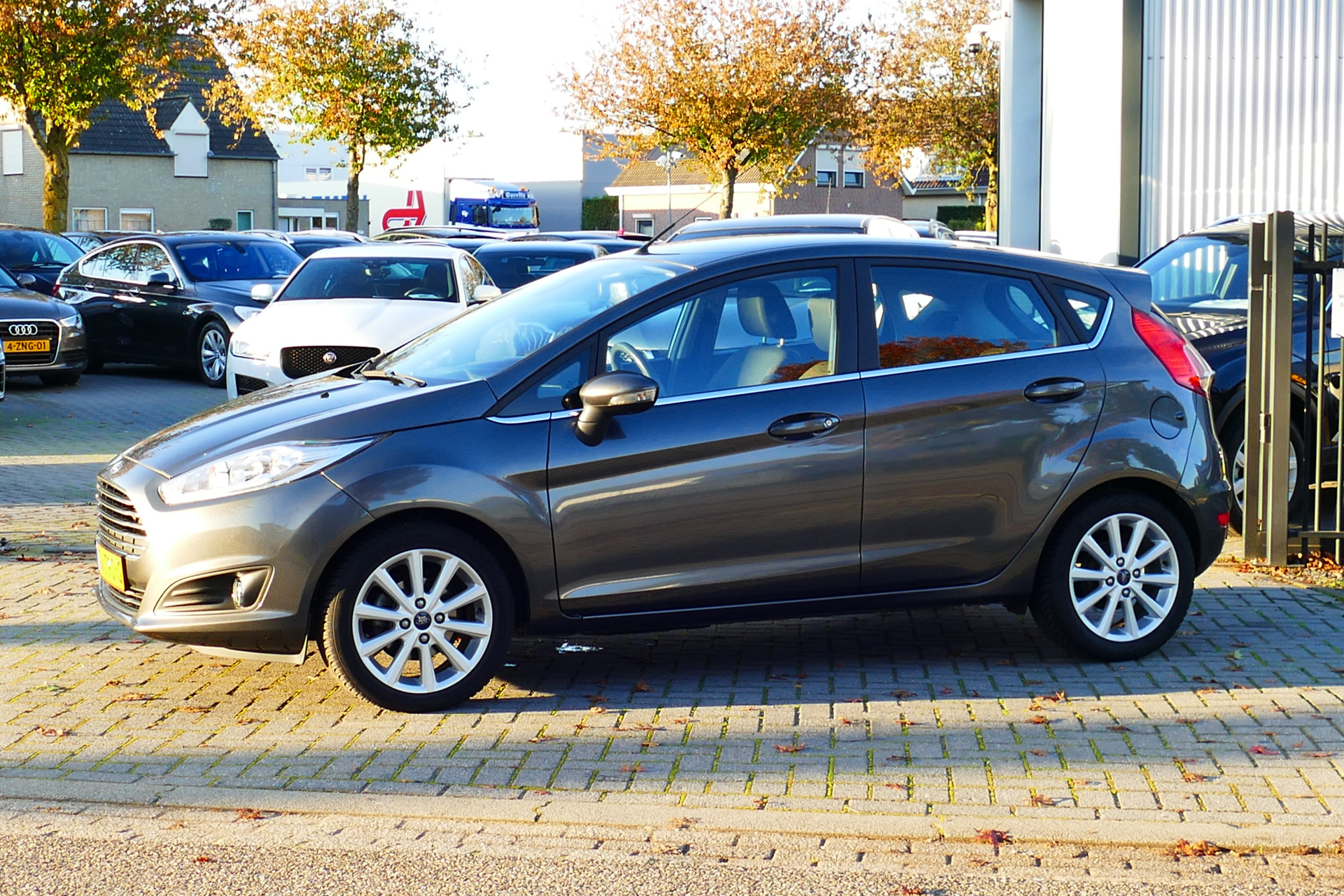 Ford Fiesta 1.0 EcoBoost Titanium. Navi, Clima, Cruise, 16"LMV, Park Sensors