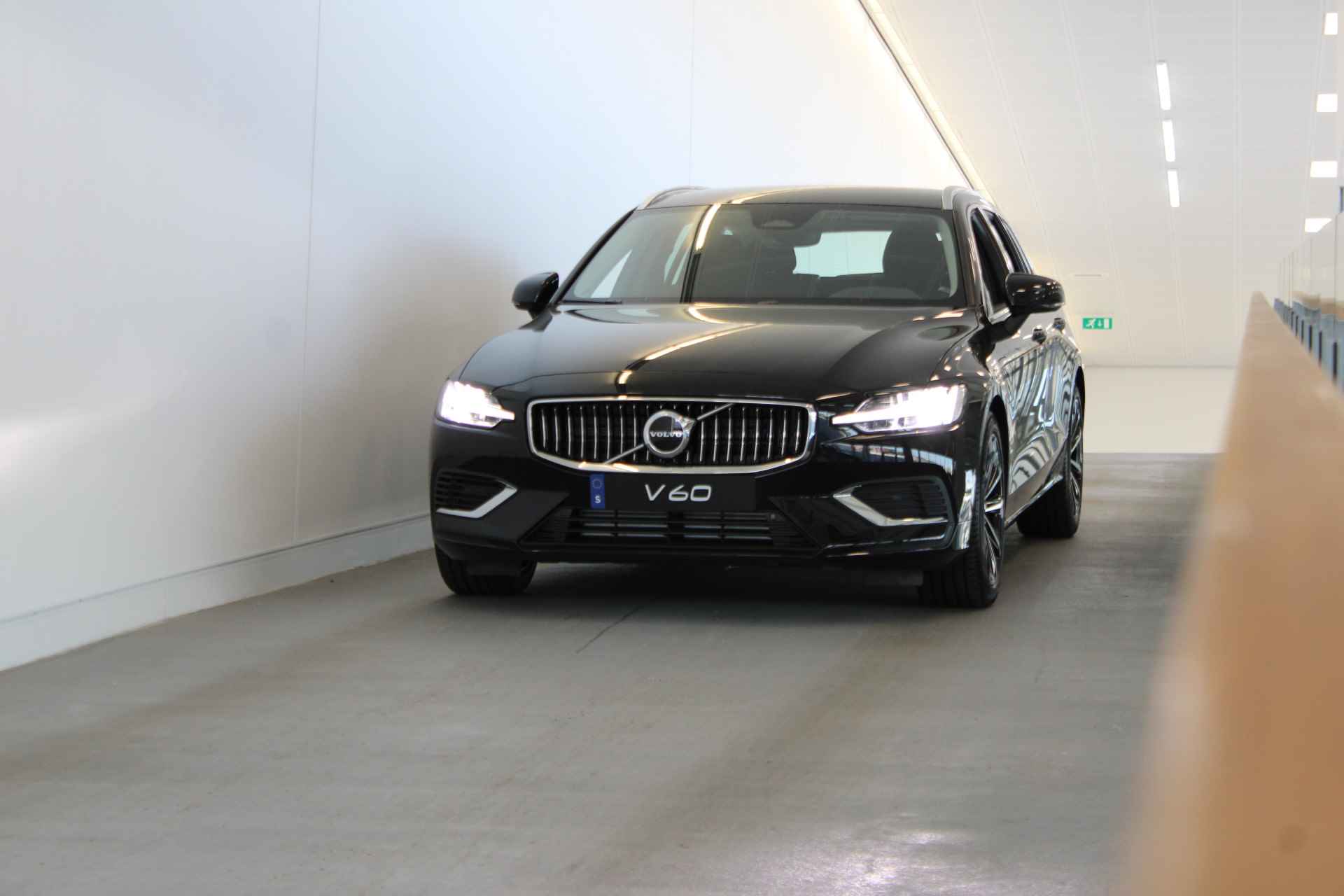 Volvo V60 T6 350PK AWD Essential | Pilot Assist | Blis | Achterbank verw | Lendensteun | Park Assist - 47/47