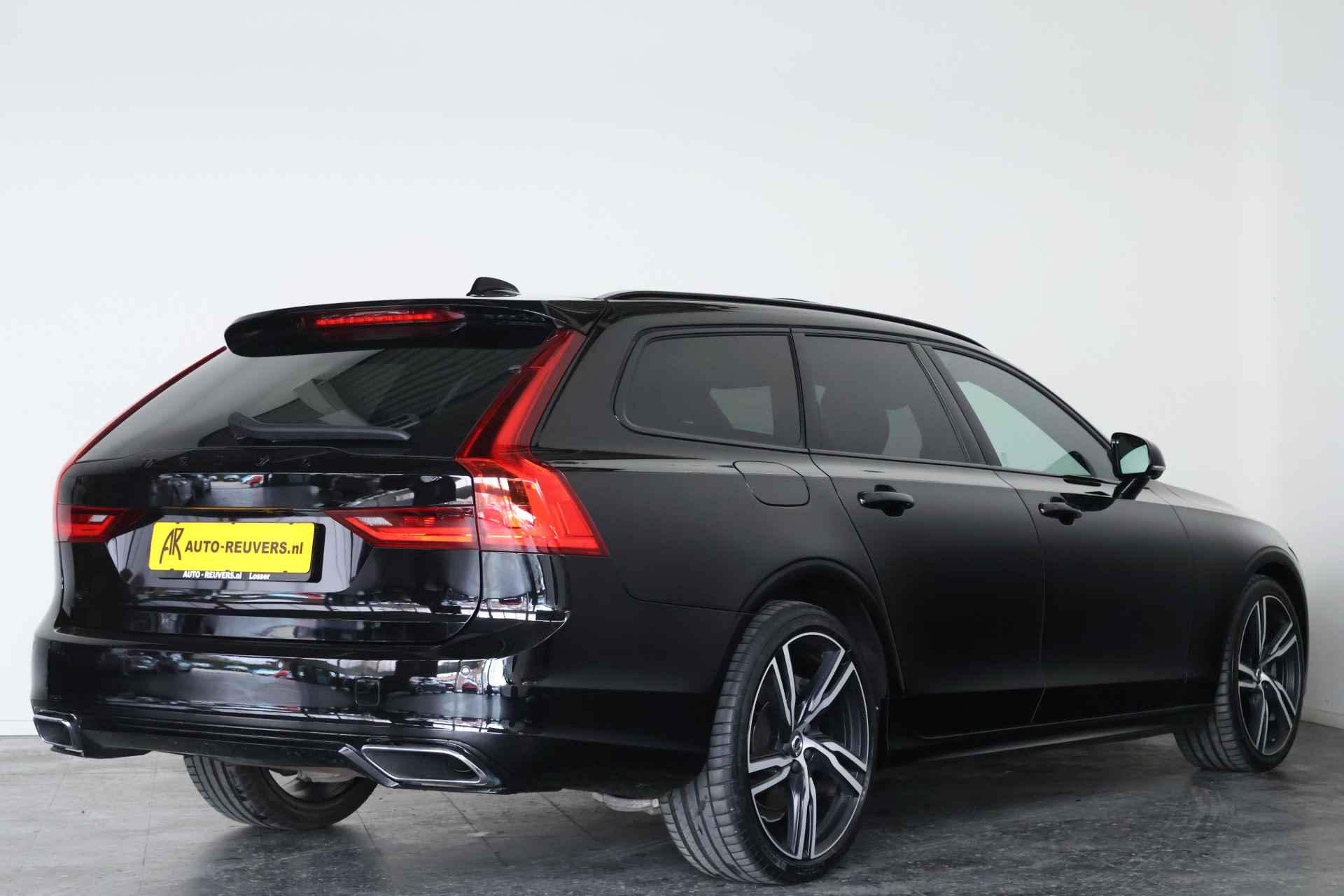 Volvo V90 2.0 D5 AWD R-Design Panorama / Opendak / HUD / Leder / B&W / Pilot Assist - 2/37