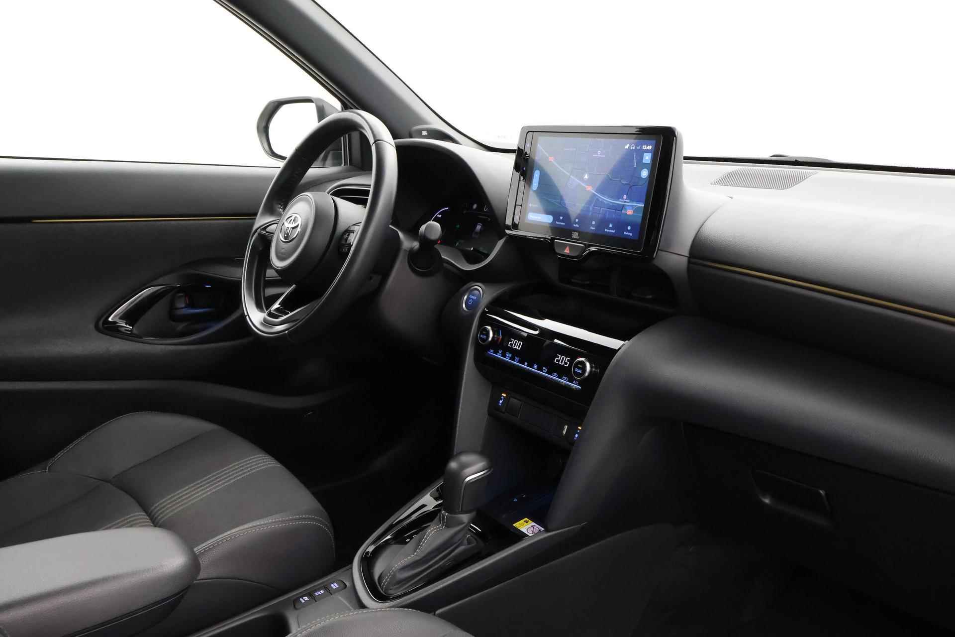 Toyota Yaris Cross 1.5 Hybrid Adventure | Panoramadak | Navigatie | JBL | 18 inch | Head-up display - 36/41