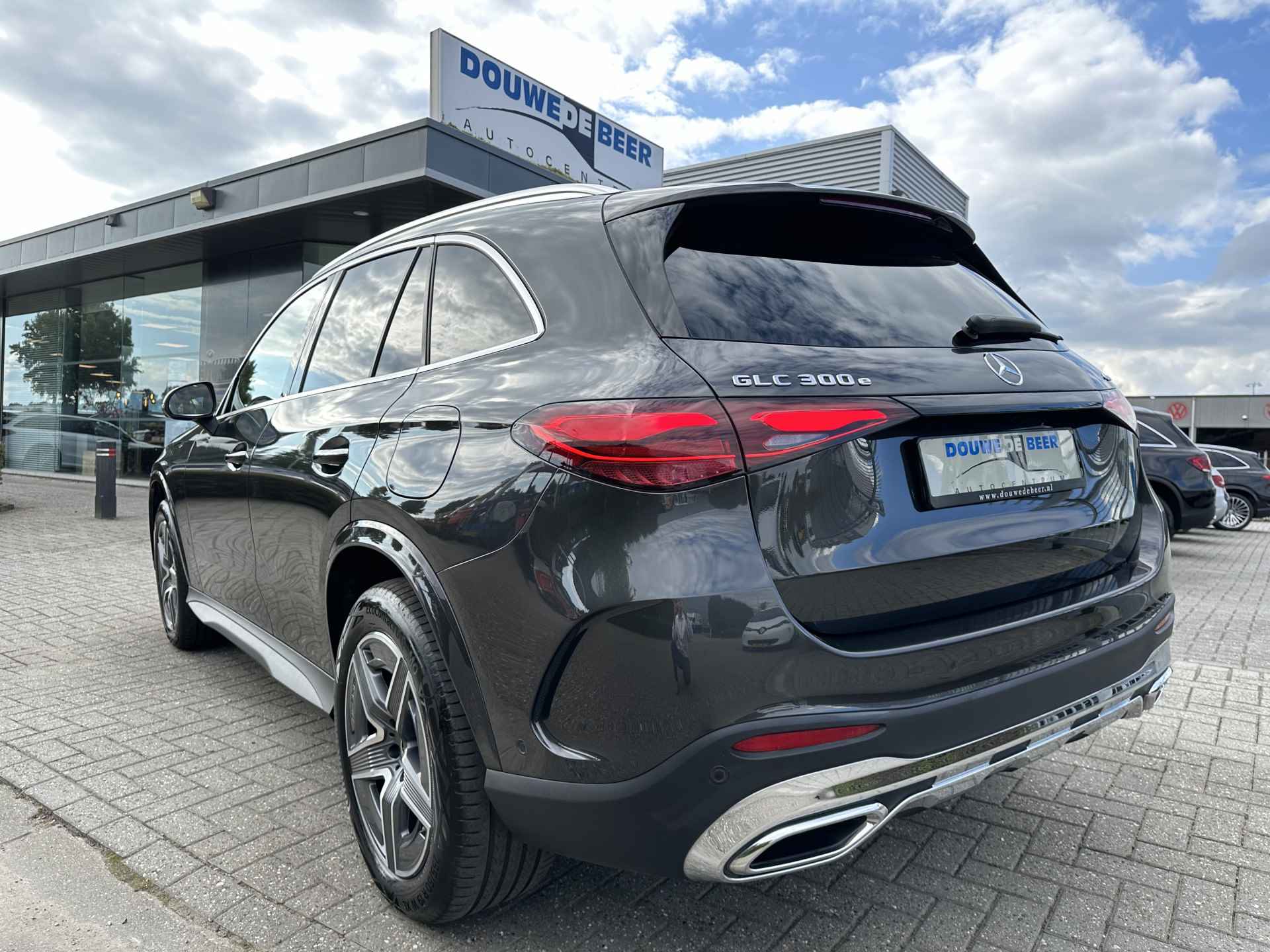 Mercedes-Benz GLC 300e 4MATIC AMG Premium Pano-Dak | Trekhaak | HUD | Keyless | Metallic - 2/38