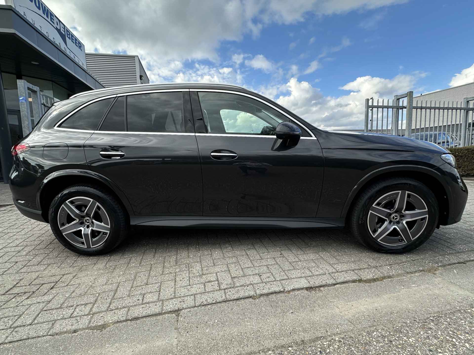 Mercedes-Benz GLC 300e 4MATIC AMG Premium Pano-Dak | Trekhaak | HUD | Keyless | Metallic - 5/38