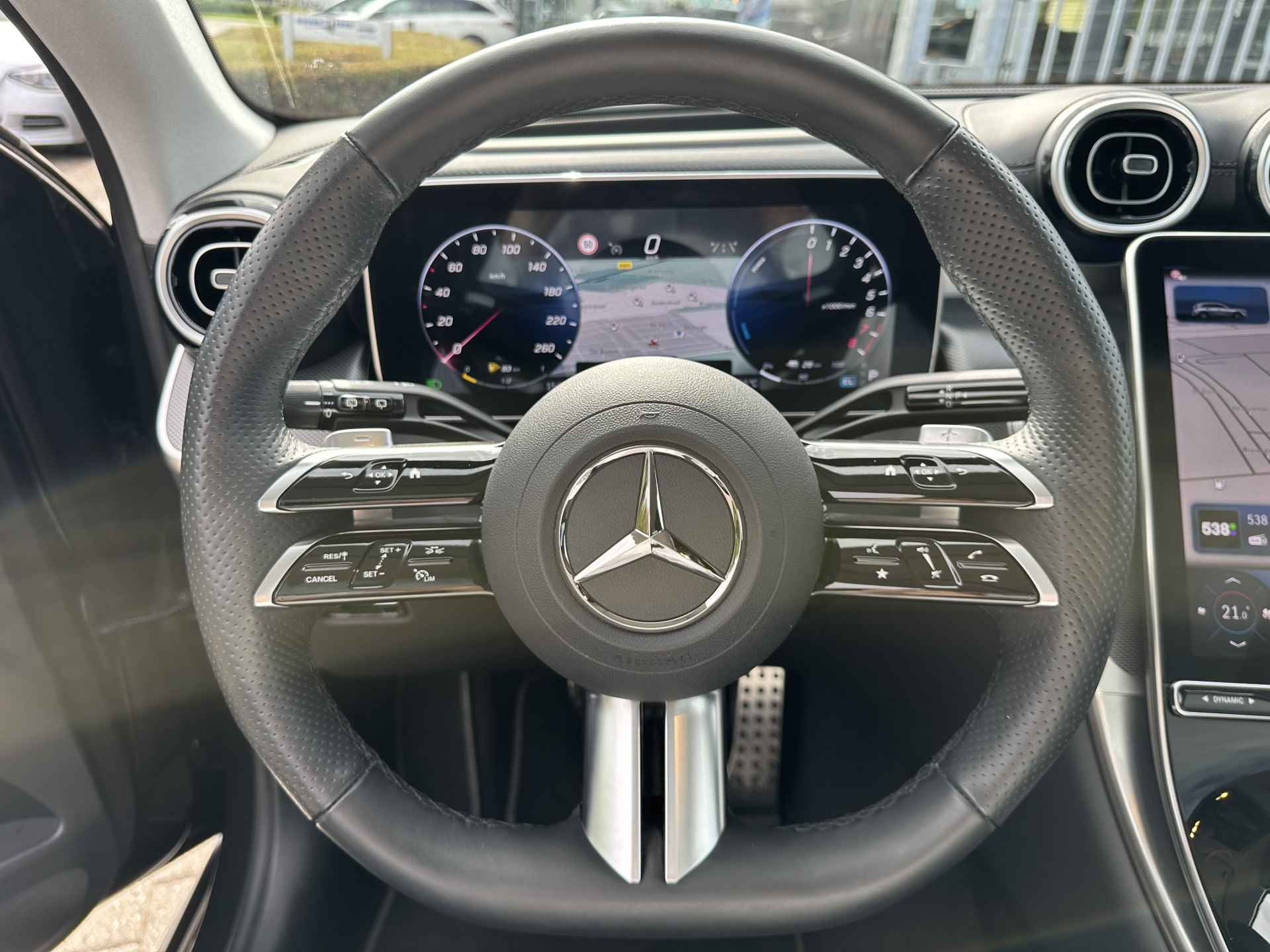 Mercedes-Benz GLC 300e 4MATIC AMG Premium Pano-Dak | Trekhaak | HUD | Keyless | Metallic - 24/38