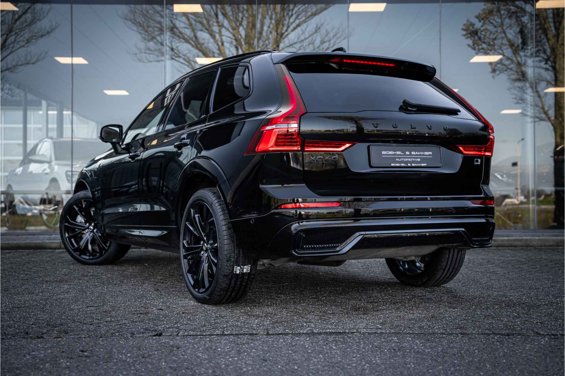 Volvo XC60 2.0 T6 Plug-in hybrid AWD Ultra Black Edition - Massage - Panodak - Ventilatie - 3/50