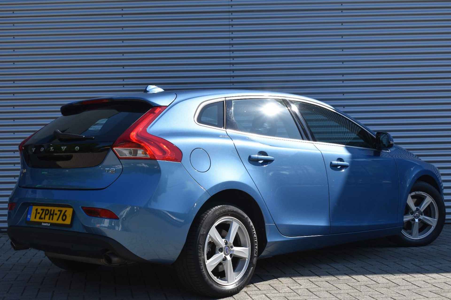 VOLVO V40 1.6 T2 MOMENTUM / AIRCO / CRUISE / NAVI / NL-AUTO - 3/37