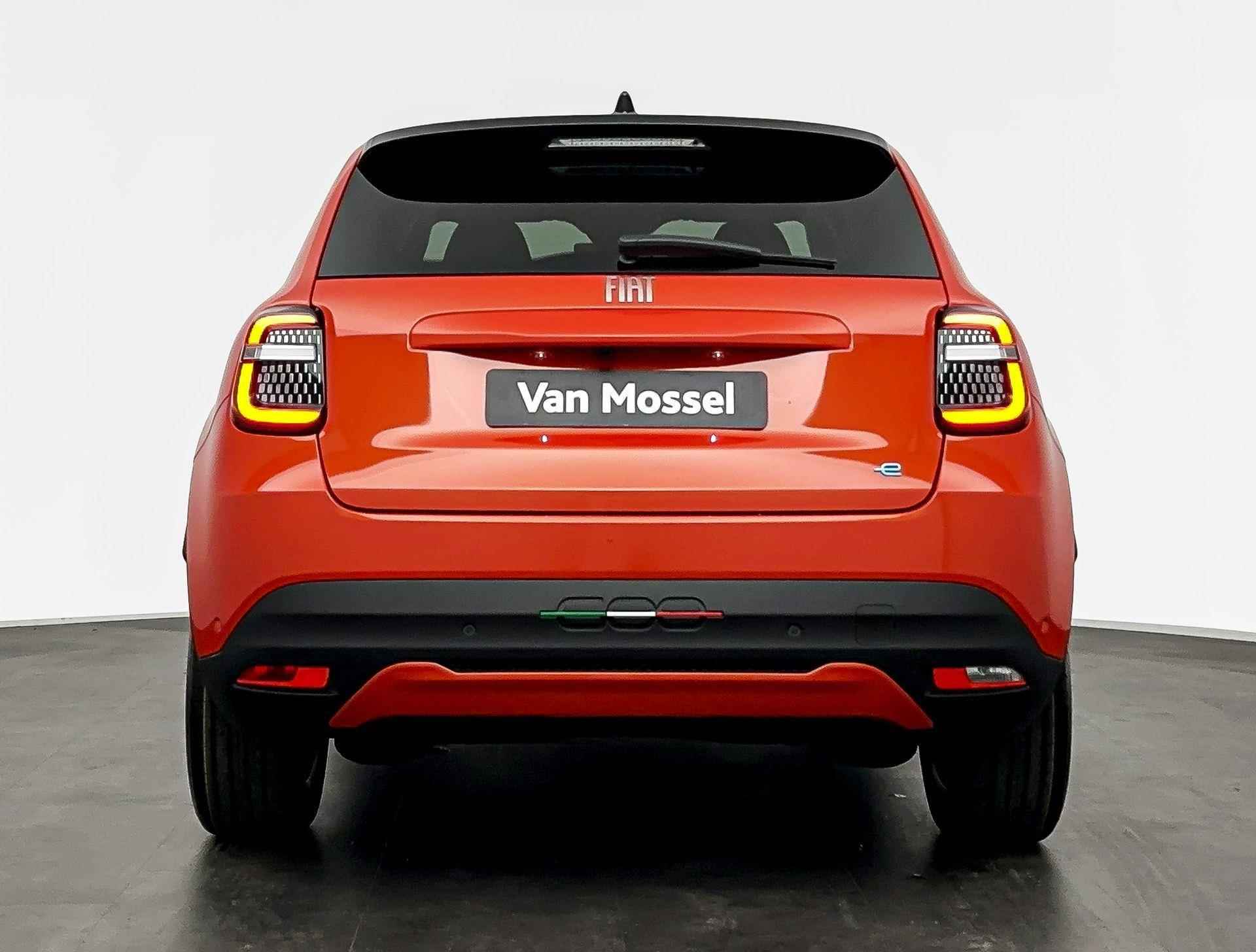 Fiat 600e La Prima 54 kWh | Uit voorraad leverbaar! | Leder | Massage | Carplay | ADC | ECC | LMV | - 6/25