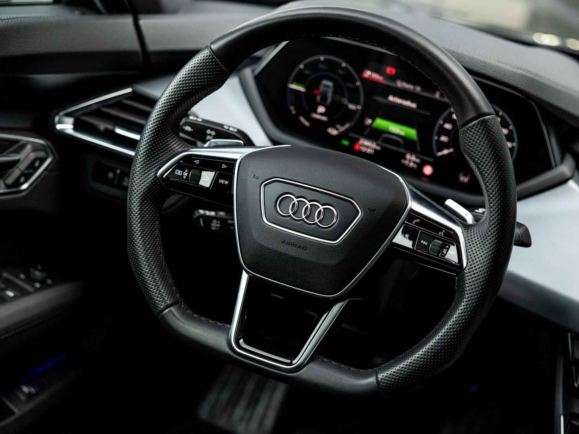 Audi e-tron GT GT 93 kWh | PANORAMADAK | SFEERVERLICHTING | ADAPTIEVE CRUISECONTROL | LUCHTVERING | TOPVIEW CAMERA | 21” VELGEN | HULPPAKKET PLUS | AFGEVLAKT STUUR | ACHTERBANKVERWARMING | - 16/57