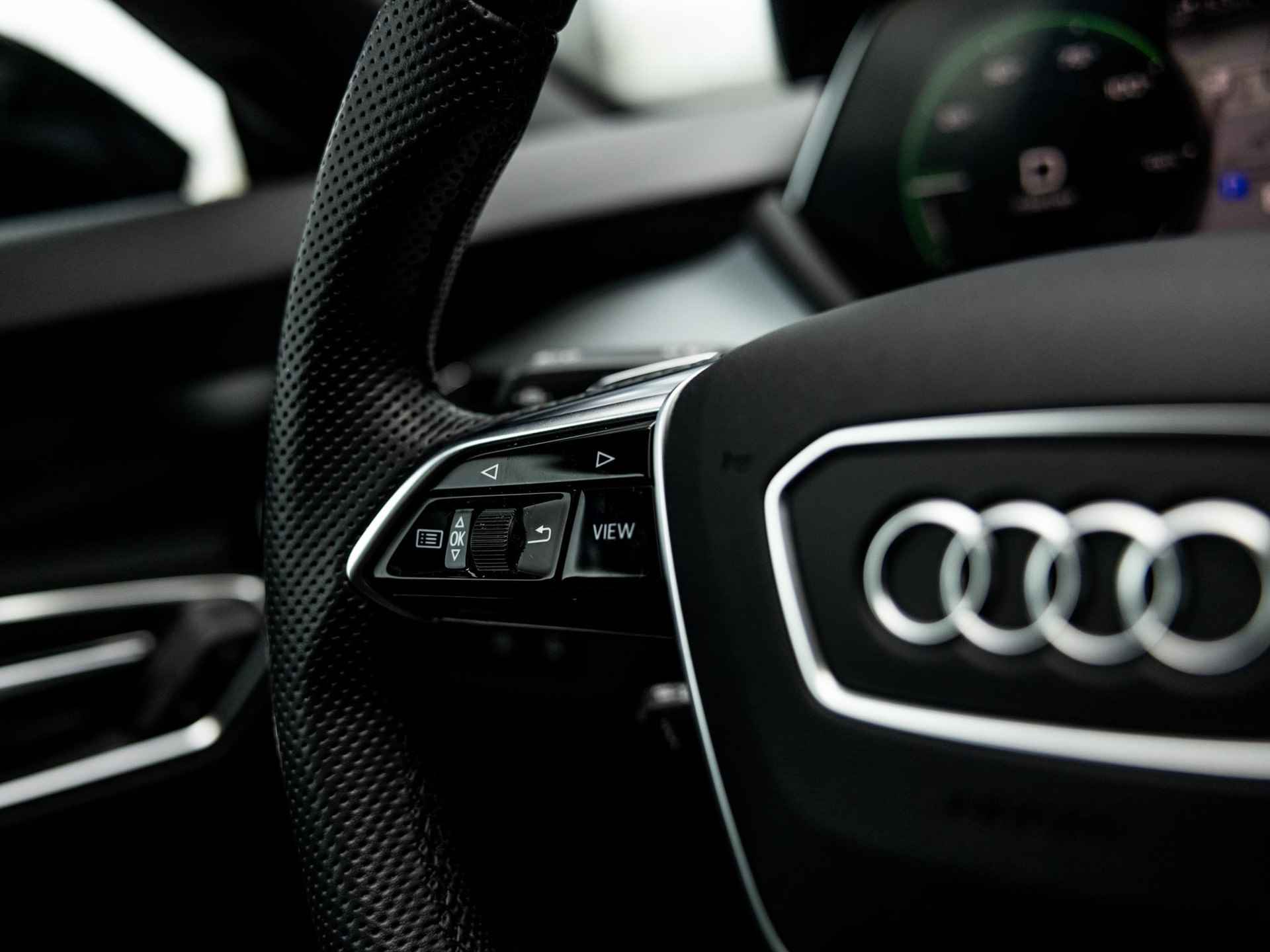 Audi e-tron GT GT 93 kWh | PANORAMADAK | SFEERVERLICHTING | ADAPTIEVE CRUISECONTROL | LUCHTVERING | TOPVIEW CAMERA | 21” VELGEN | HULPPAKKET PLUS | AFGEVLAKT STUUR | ACHTERBANKVERWARMING | - 17/57