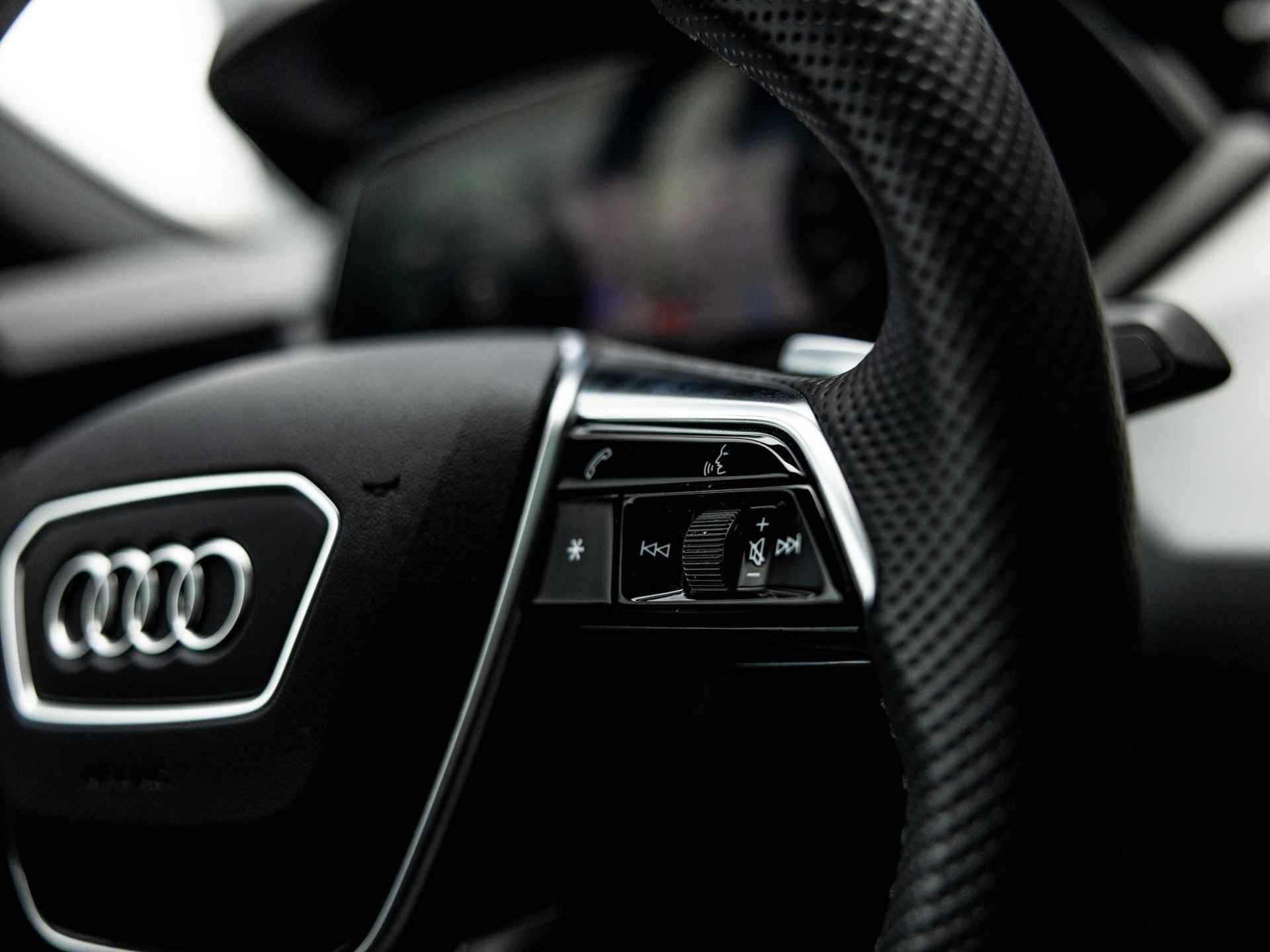 Audi e-tron GT GT 93 kWh | PANORAMADAK | SFEERVERLICHTING | ADAPTIEVE CRUISECONTROL | LUCHTVERING | TOPVIEW CAMERA | 21” VELGEN | HULPPAKKET PLUS | AFGEVLAKT STUUR | ACHTERBANKVERWARMING | - 18/57