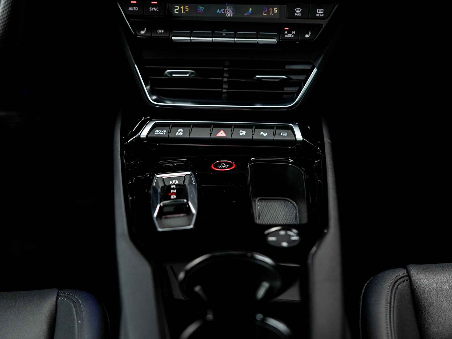 Audi e-tron GT GT 93 kWh | PANORAMADAK | SFEERVERLICHTING | ADAPTIEVE CRUISECONTROL | LUCHTVERING | TOPVIEW CAMERA | 21” VELGEN | HULPPAKKET PLUS | AFGEVLAKT STUUR | ACHTERBANKVERWARMING | - 28/57