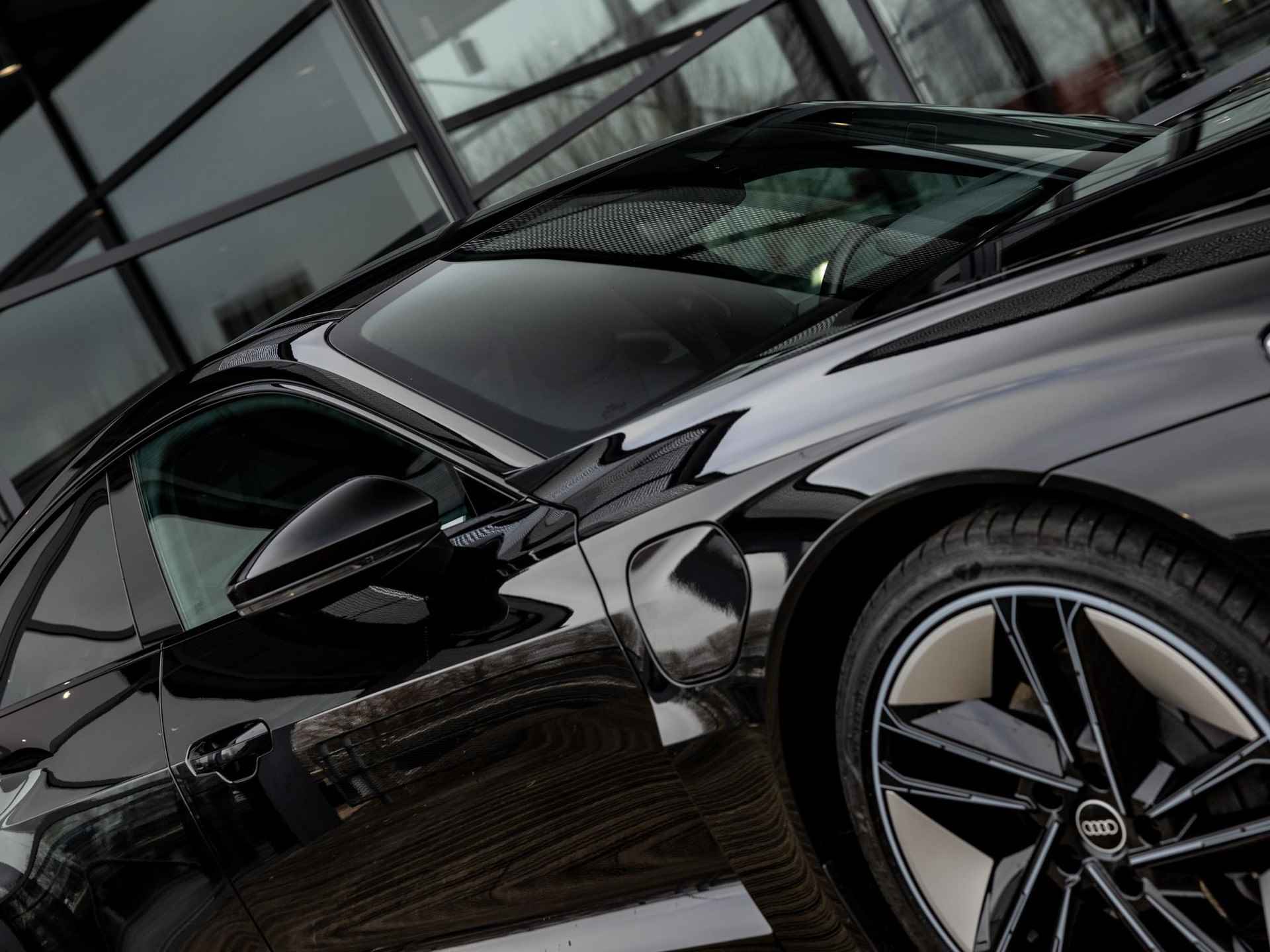 Audi e-tron GT GT 93 kWh | PANORAMADAK | SFEERVERLICHTING | ADAPTIEVE CRUISECONTROL | LUCHTVERING | TOPVIEW CAMERA | 21” VELGEN | HULPPAKKET PLUS | AFGEVLAKT STUUR | ACHTERBANKVERWARMING | - 49/57
