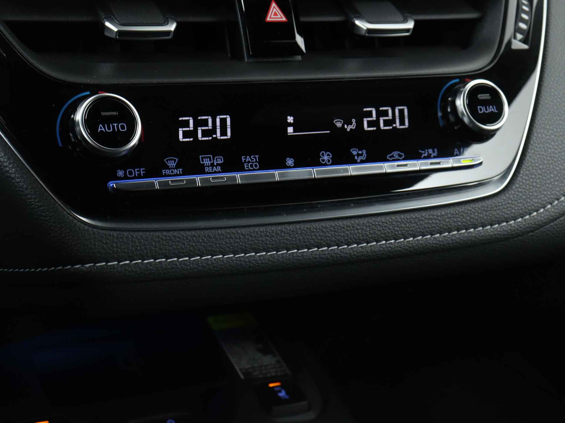 Toyota Corolla Touring Sports 1.8 Hybrid Dynamic | Navigatie | Stoelverwarming | - 12/42