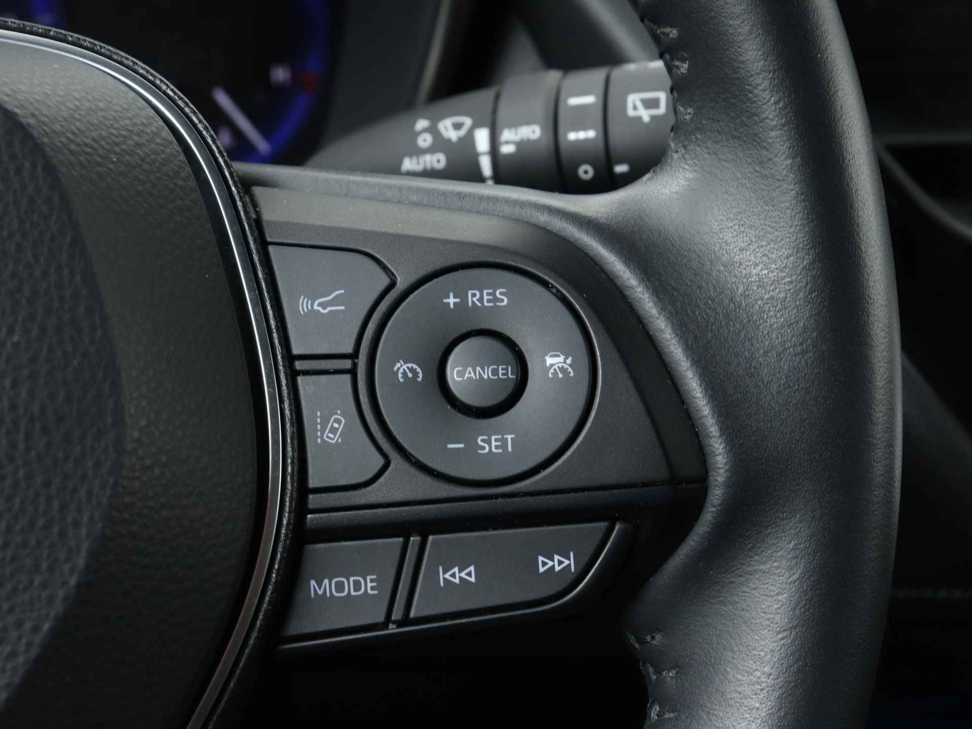 Toyota Corolla Touring Sports 1.8 Hybrid Dynamic | Navigatie | Stoelverwarming | - 23/42