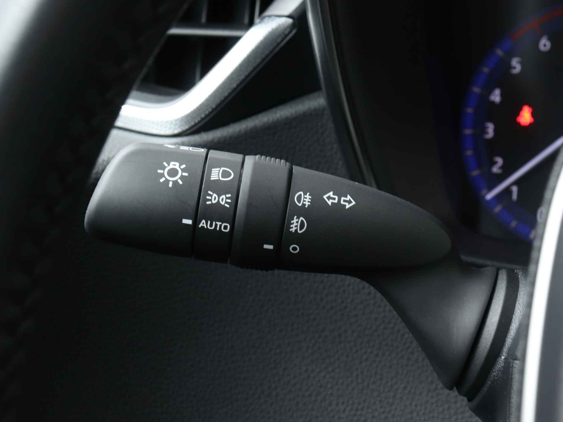 Toyota Corolla Touring Sports 1.8 Hybrid Dynamic | Navigatie | Stoelverwarming | - 24/42