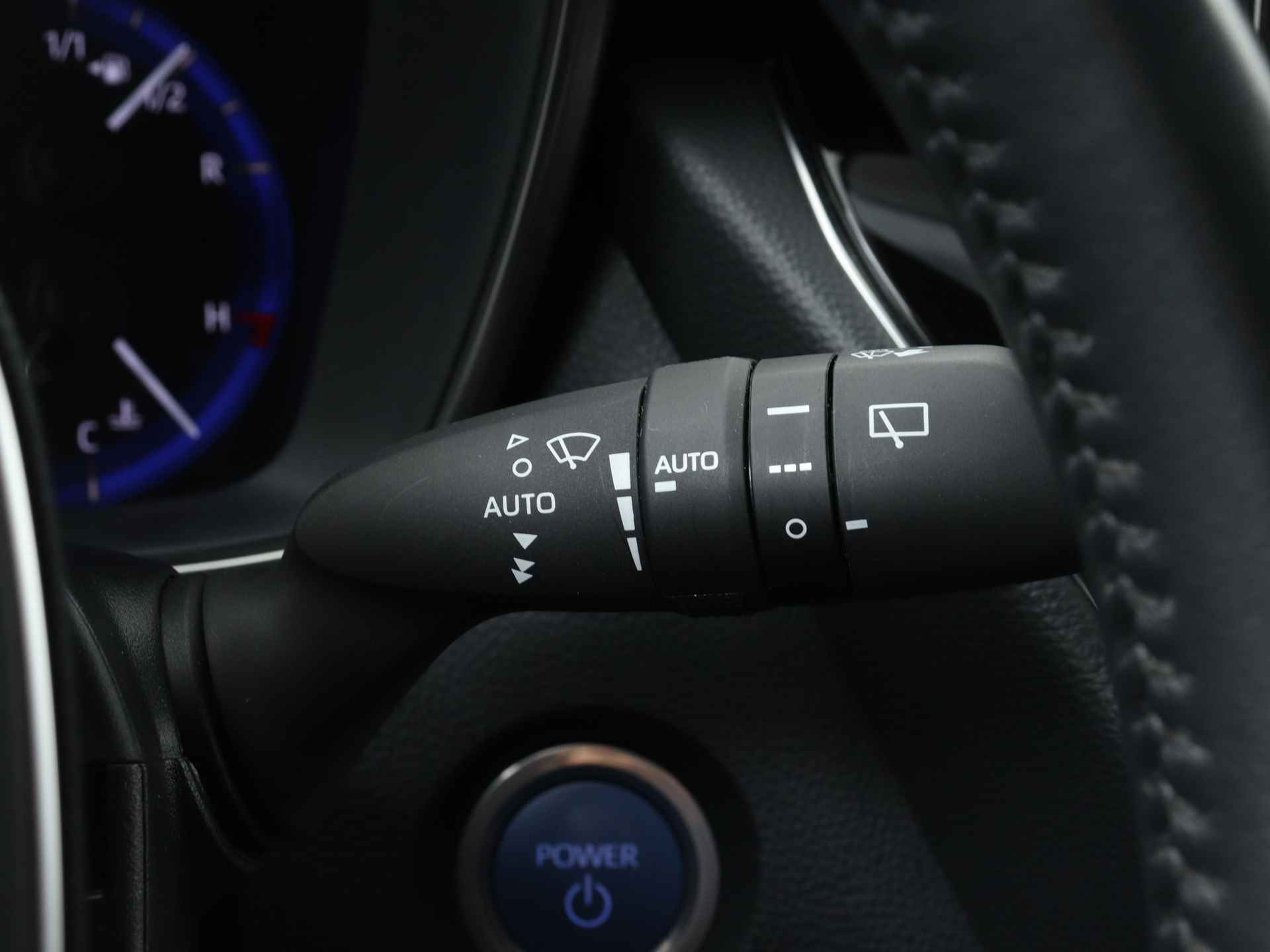 Toyota Corolla Touring Sports 1.8 Hybrid Dynamic | Navigatie | Stoelverwarming | - 25/42