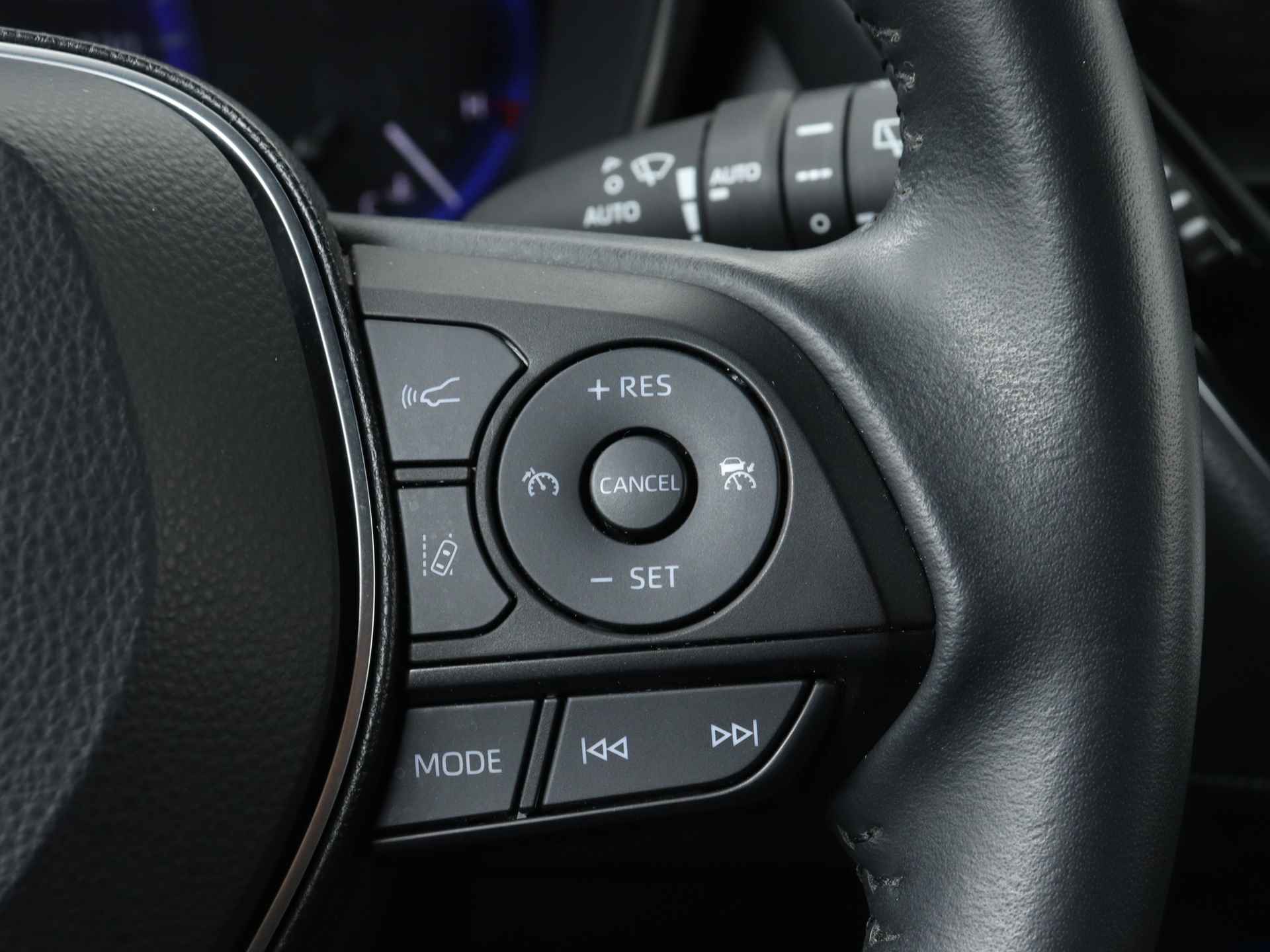 Toyota Corolla Touring Sports 1.8 Hybrid Dynamic | Navigatie | Stoelverwarming | - 26/42