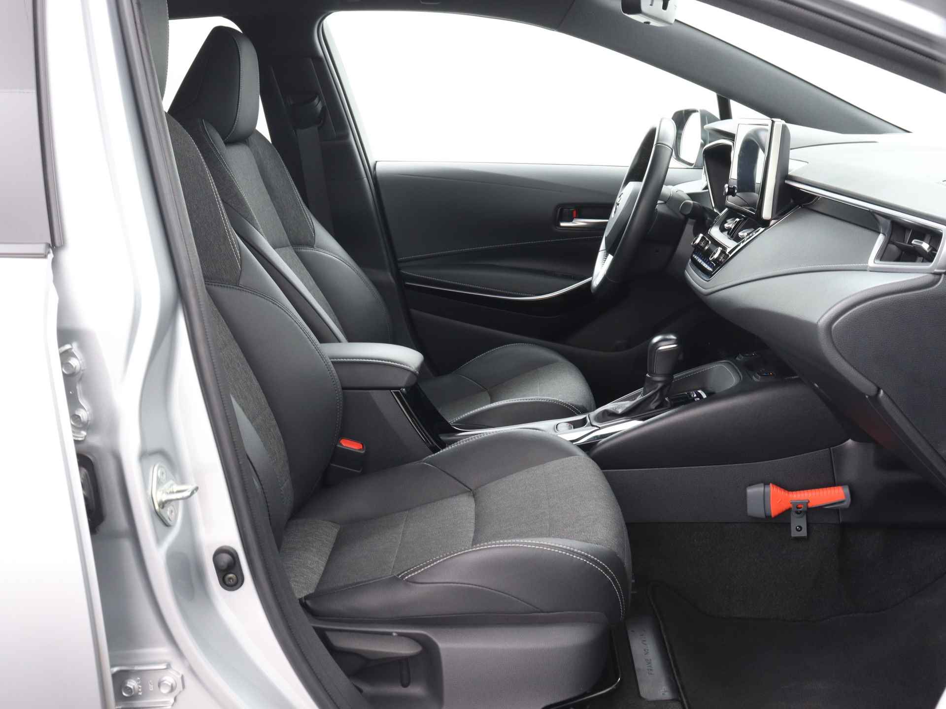 Toyota Corolla Touring Sports 1.8 Hybrid Dynamic | Navigatie | Stoelverwarming | - 31/42