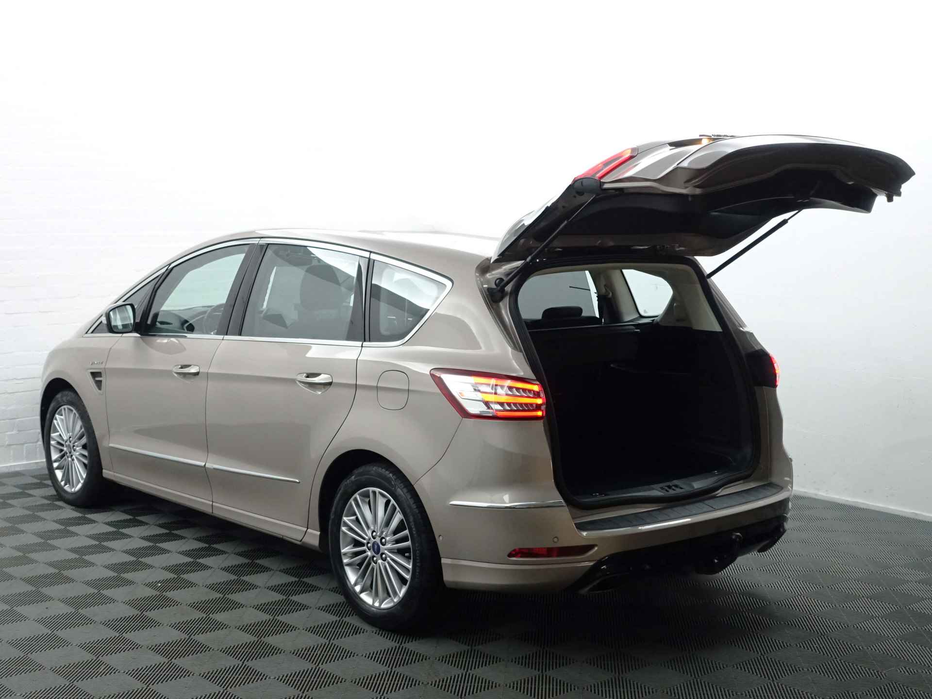 Ford S-Max 1.5 Vignale- Design Leder, Memory Seats, Sfeerverlichting, Camera, Carplay, Keyless, Ada Cruise - 42/45