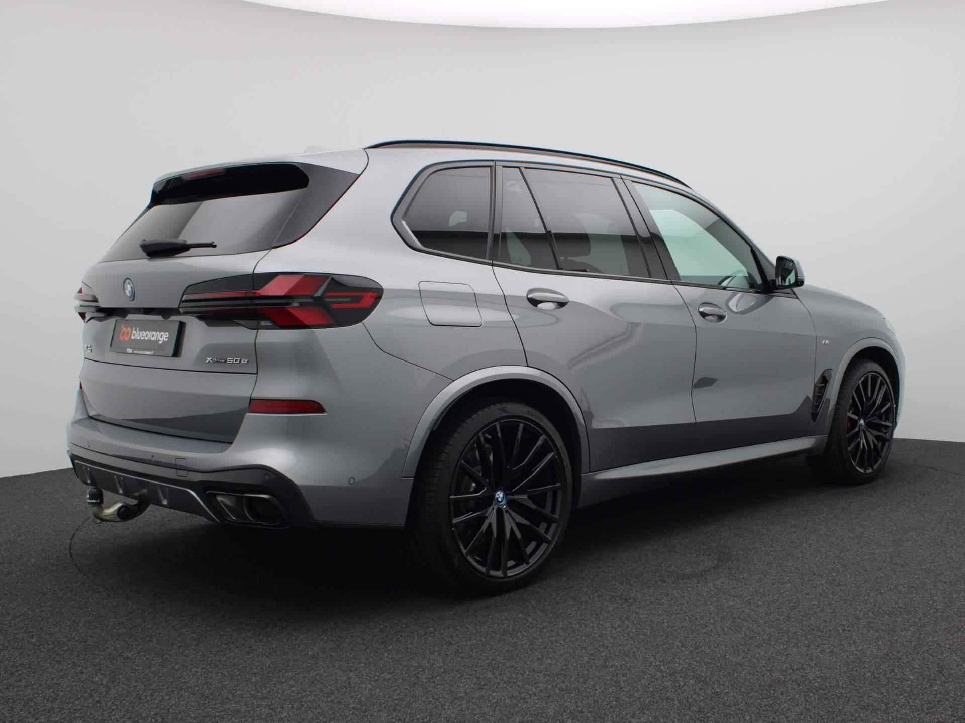 BMW X5 xDrive50e M-Sport 490PK Aut. Led matrix, luchtvering, trekhaak, elek. verstelbare voorstoelen, stuur-stoelverwarming, 360gr. camera, schuif-kanteldak, Harmann Kardon audio, Head-up display, 22" lichtmetaal - 3/67