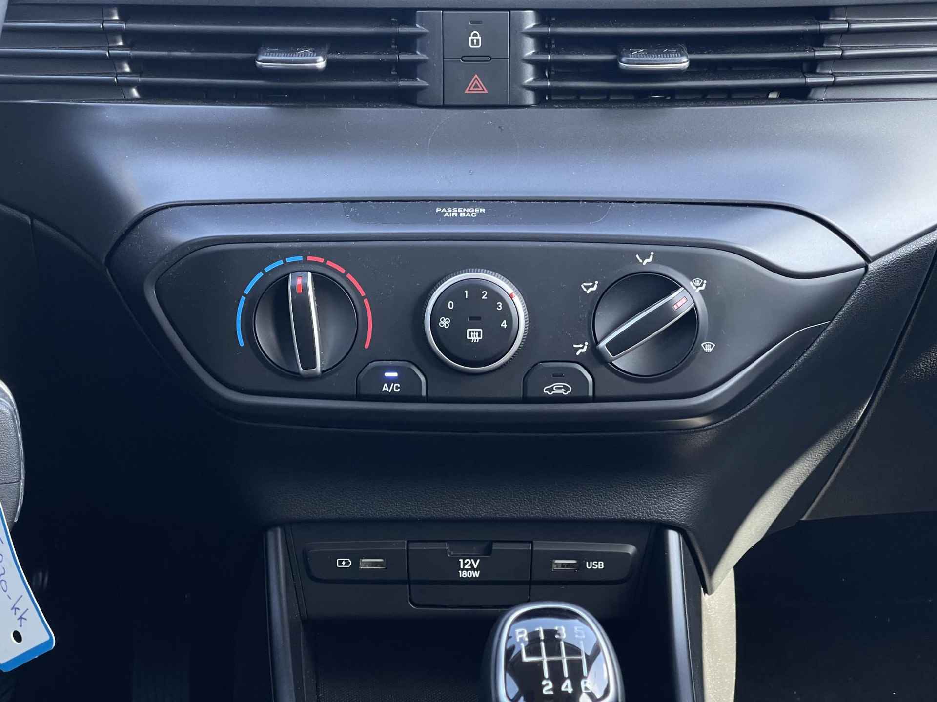 Hyundai i20 1.0 T-GDI Comfort Smart | Navigatie | Camera | Apple Carplay/Android Auto | Cruise Control | Park. Sensor | Dodehoek | Rijklaarprijs! - 19/25