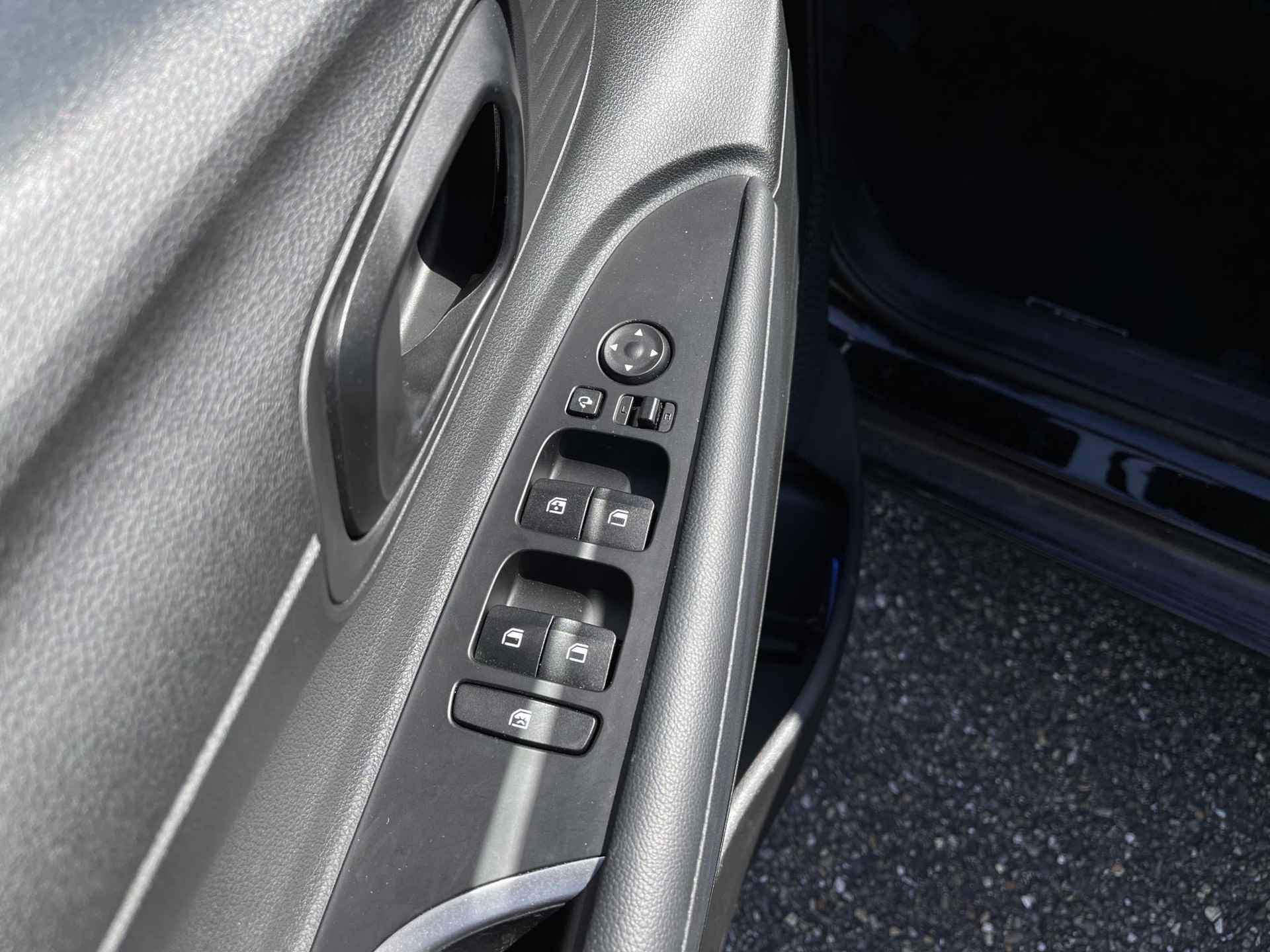 Hyundai i20 1.0 T-GDI Comfort Smart | Navigatie | Camera | Apple Carplay/Android Auto | Cruise Control | Park. Sensor | Dodehoek | Rijklaarprijs! - 22/25