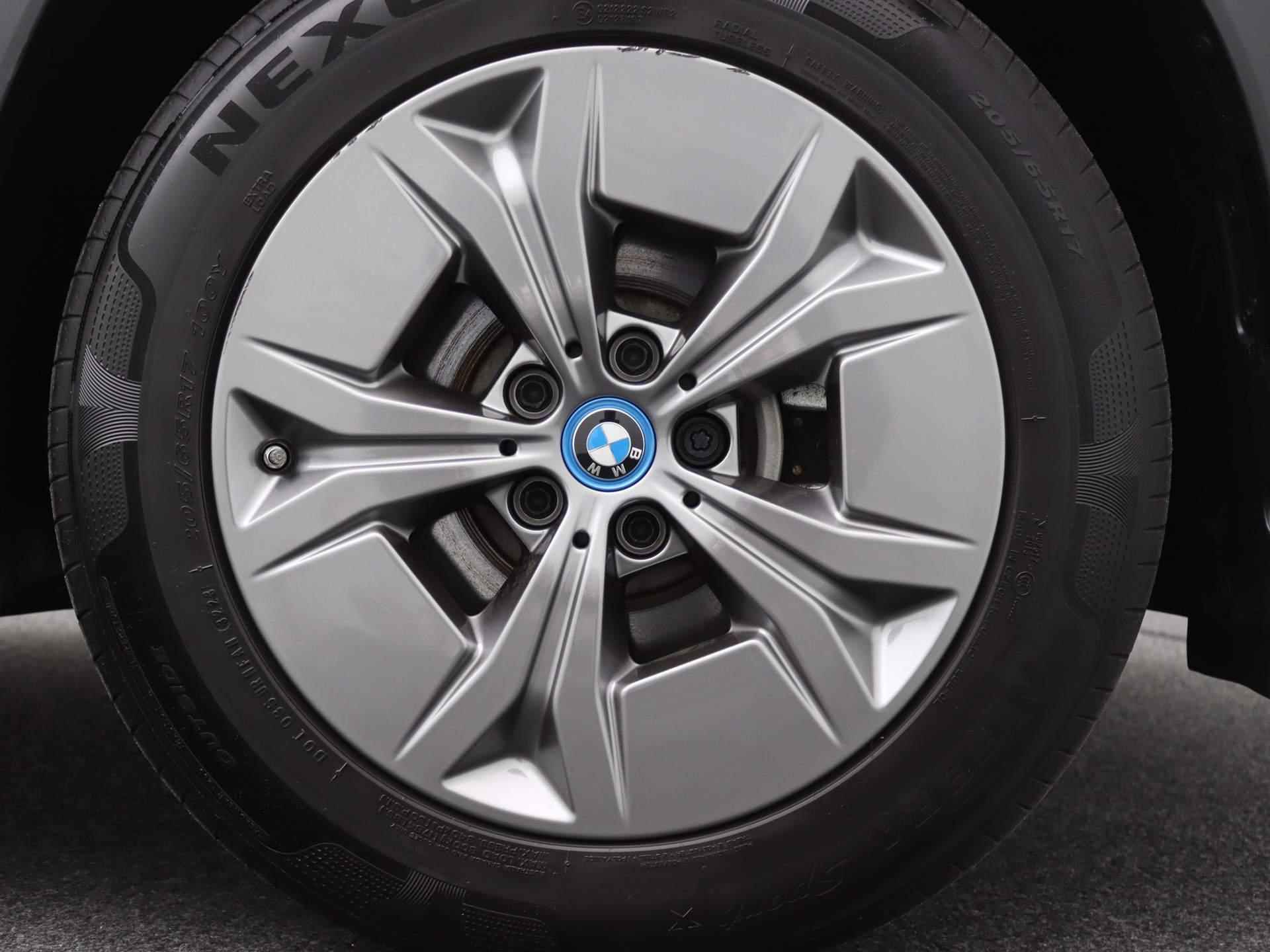 BMW iX1 xDrive30 Launch Edition | Adaptief M Onderstel | Parking Assistant | DAB | 17'' - 23/23