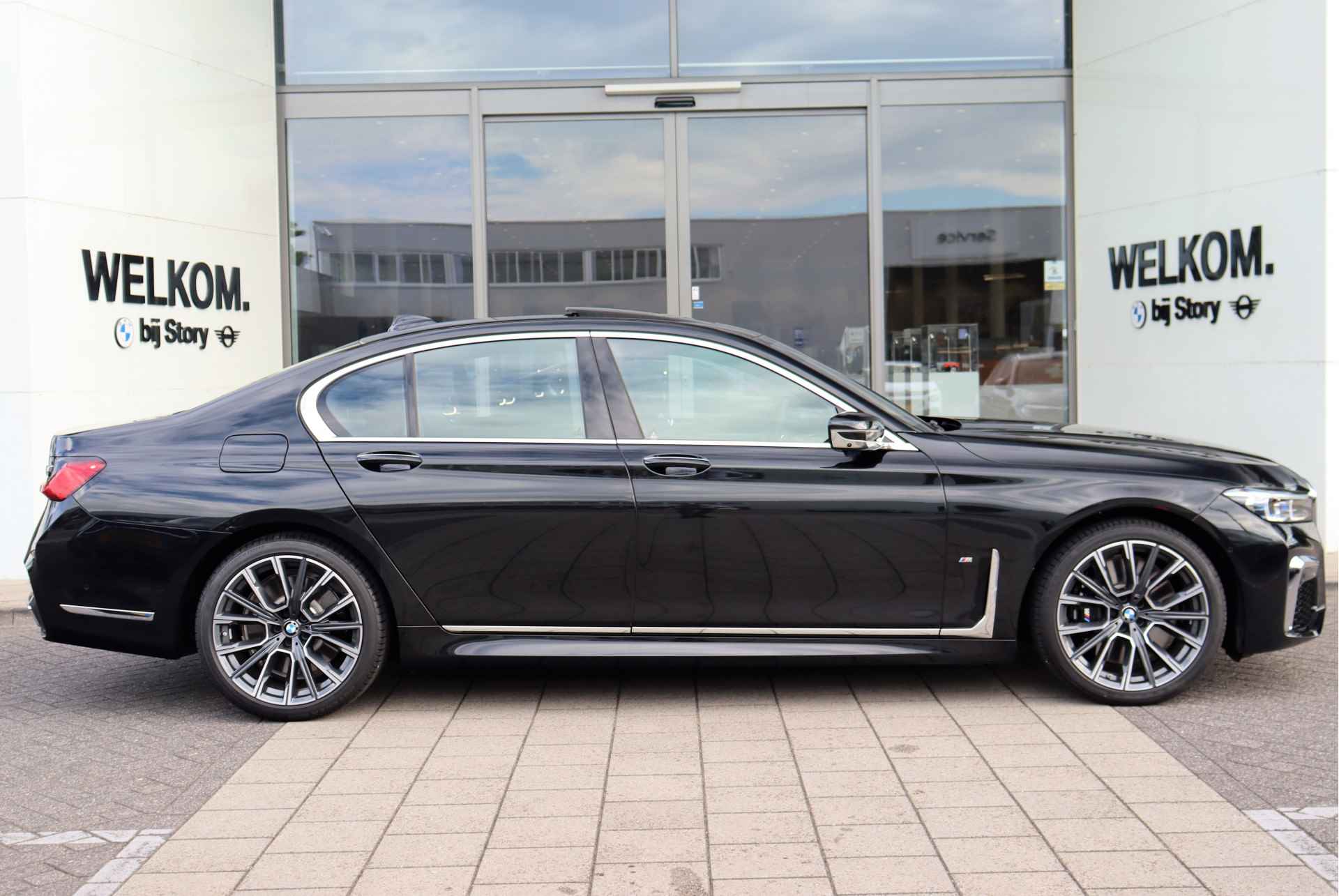 BMW 7 Serie 740d xDrive High Executive M-Sport Automaat / Panoramadak / Laserlicht / Harman Kardon / Adaptive Cruise Control / Surround View / Stoelventilatie / DAB / Softclose / Comfort Access - 9/34