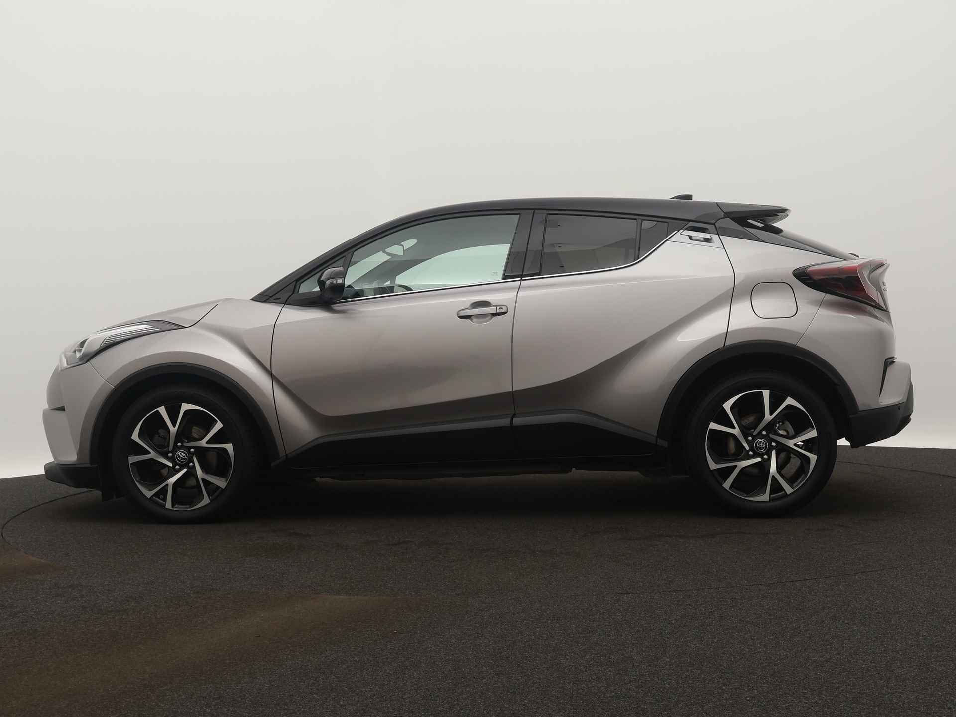 Toyota C-HR 1.8 Hybrid Dynamic Bi-Tone | JBL | Achteruitrijcamera | Stoelverwarming | Dodehoekdetector | - 4/45