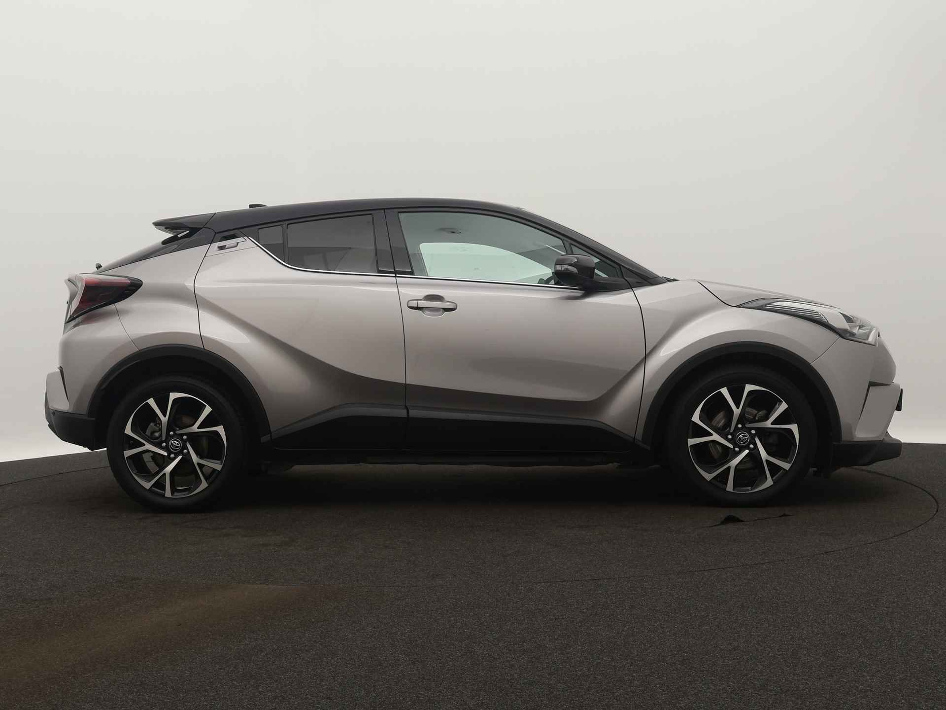 Toyota C-HR 1.8 Hybrid Dynamic Bi-Tone | JBL | Achteruitrijcamera | Stoelverwarming | Dodehoekdetector | - 16/45