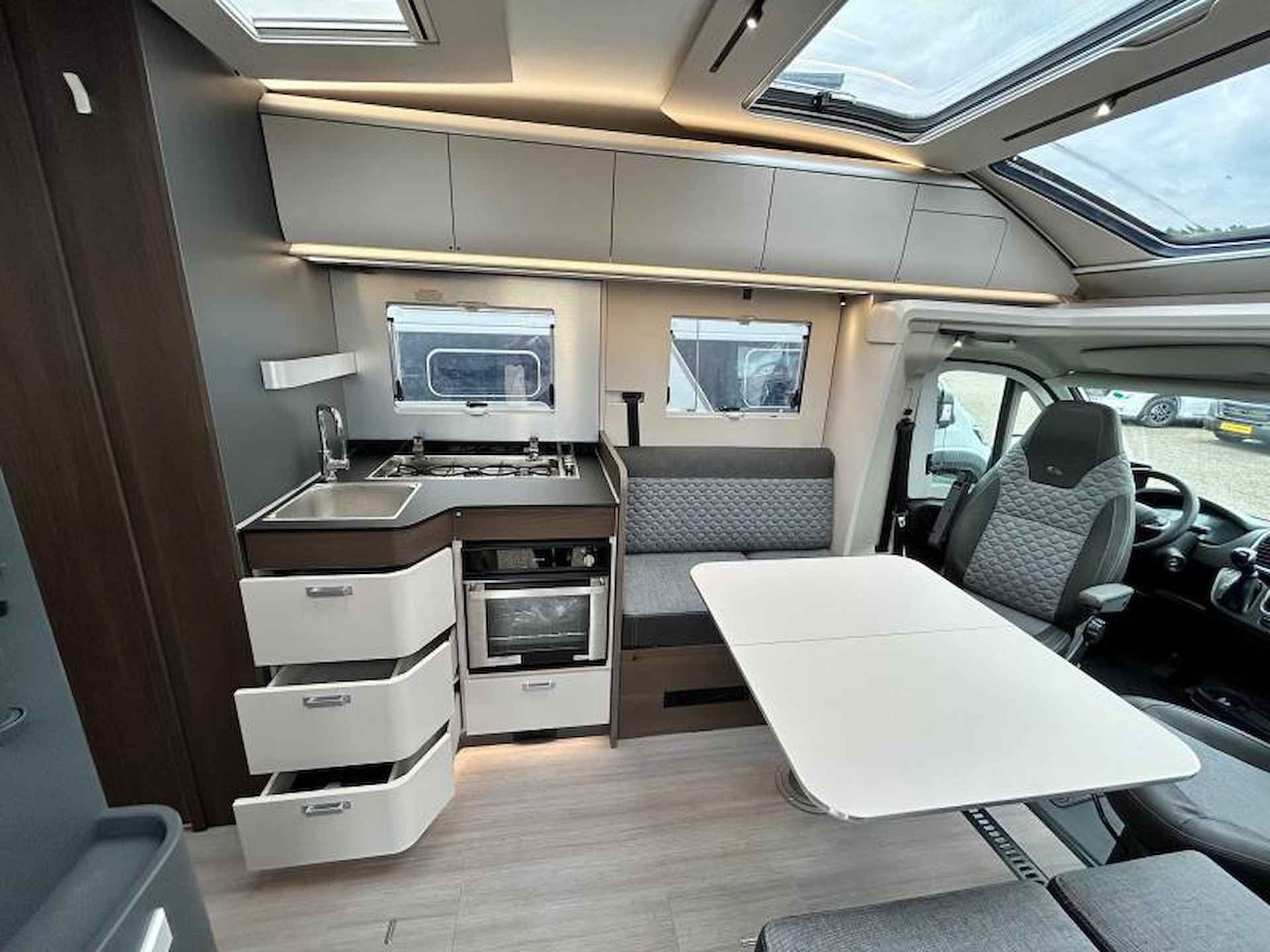 Adria Coral Supreme 670 DC Gratis acc. twv € 5.500,- - 14/24