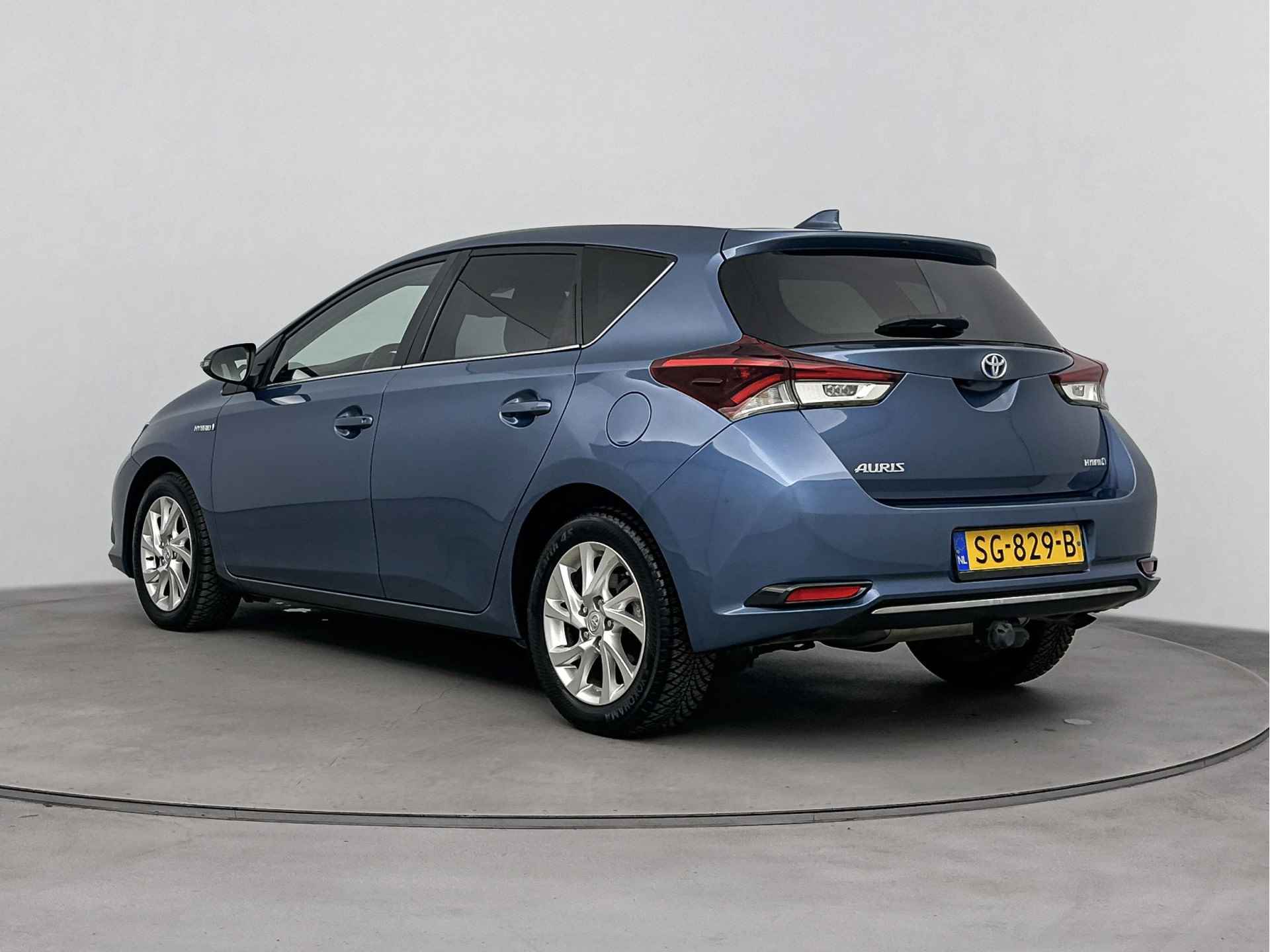 Toyota Auris 1.8 Hybrid Dynamic | Navigatie | LM velgen | - 15/39