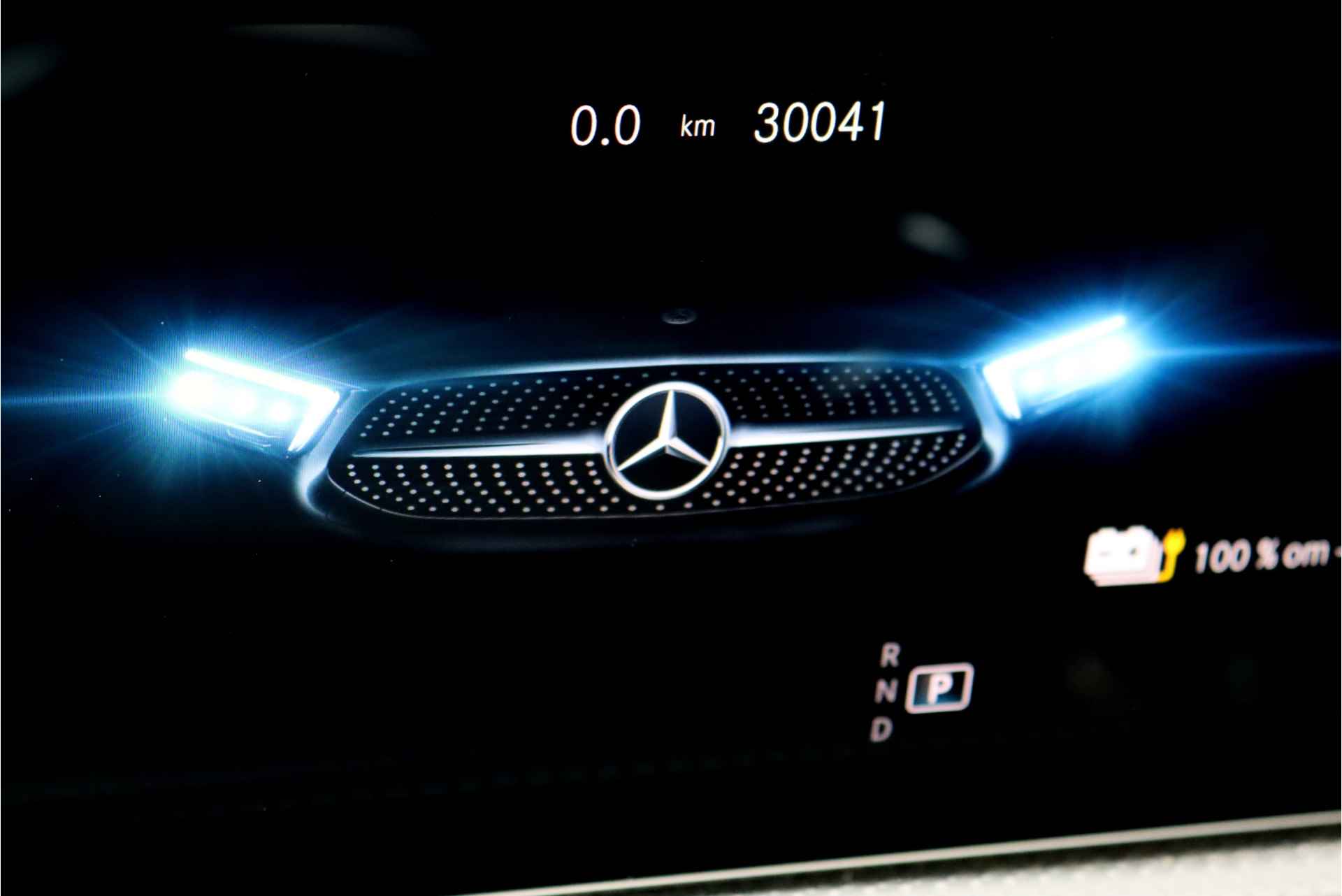 Mercedes-Benz A-Klasse 250 e AMG Line Aut8, Hybride, Panoramadak, Burmester, Keyless Go, Distronic+, Camera, Nightpakket, Widescreen, Sfeerverlichting, Rijassistentiepakket, Etc. - 27/45