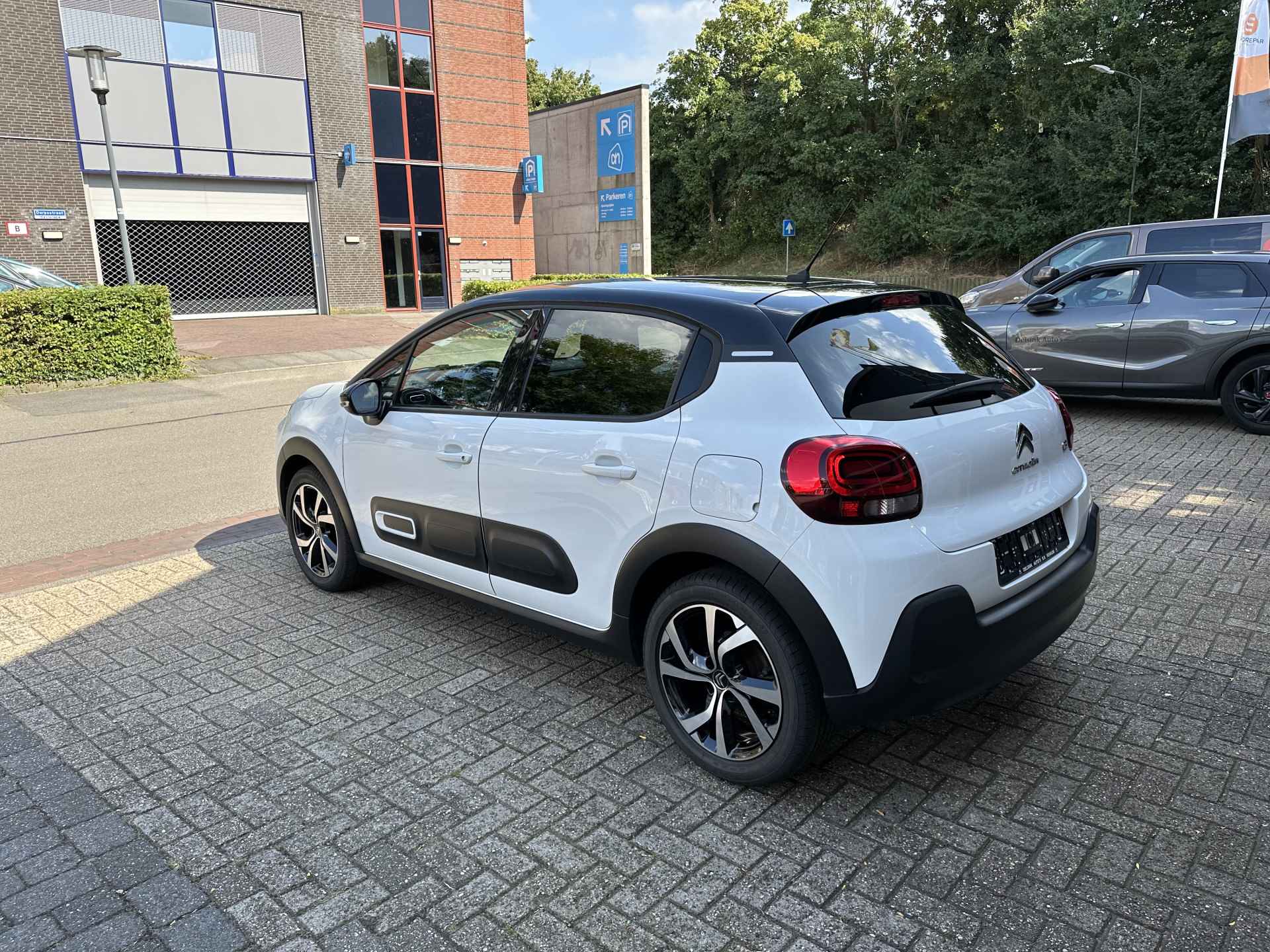 Citroën C3 1.2 PureTech Shine Automaat All-in prijs Stoelverwarming/Carplay/Cruise/Airco - 3/26