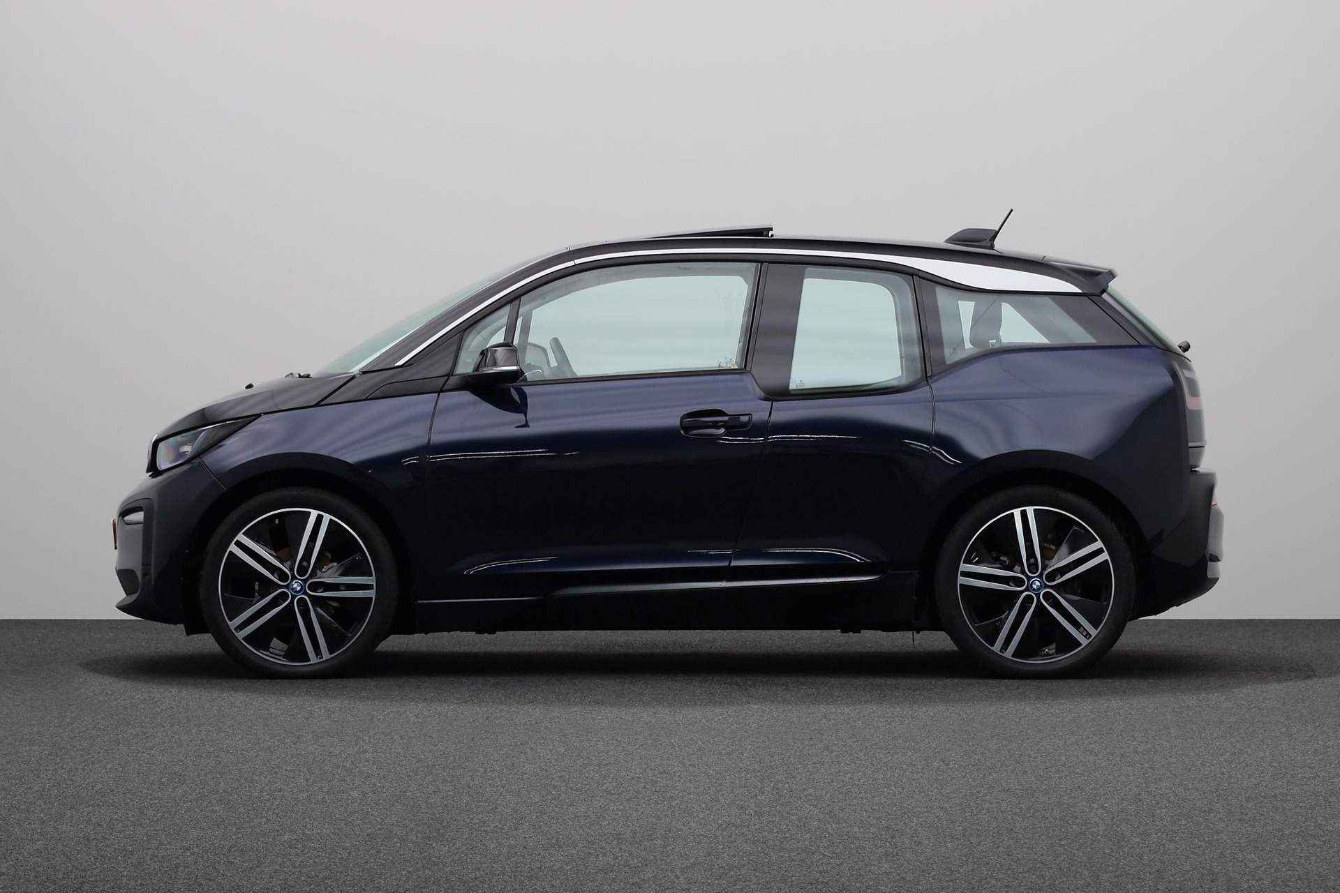 BMW i3 Executive Edition 120Ah 42 kWh | AC-Snelladen | Achteruitrijcamera | Cruise Control | DAB-Tuner | PDC Voor/Achter | Elektrische Glazen Schuif/Kanteldak | - 12/24