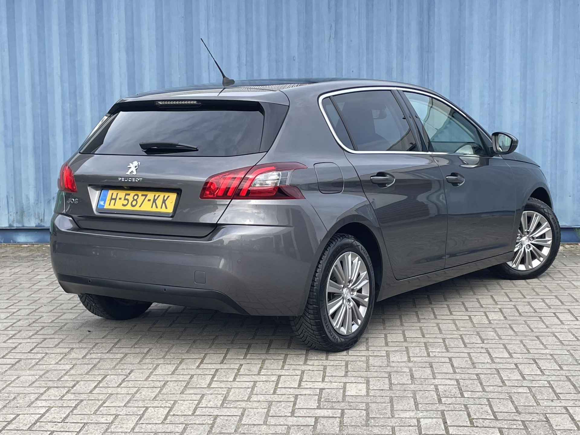 Peugeot 308 1.2 Premium 130 PK l Achteruitrijcamera l Climate Control l Apple Carplay/ Android auto l Armsteun l Cruise Control l DAB l Getinte ramen l 16" Lichtmetalen velgen l Navigatie l Panoramadak l Parkeersensoren V+A l Rijstrooksensoren l - 7/36