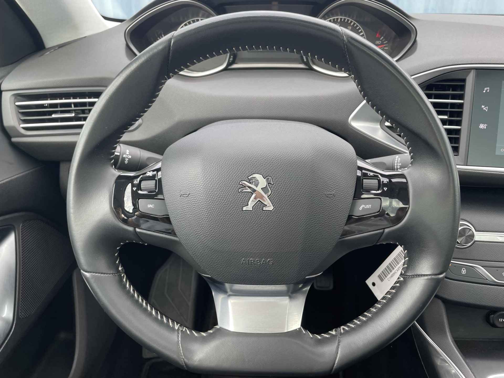 Peugeot 308 1.2 Premium 130 PK l Achteruitrijcamera l Climate Control l Apple Carplay/ Android auto l Armsteun l Cruise Control l DAB l Getinte ramen l 16" Lichtmetalen velgen l Navigatie l Panoramadak l Parkeersensoren V+A l Rijstrooksensoren l - 19/36