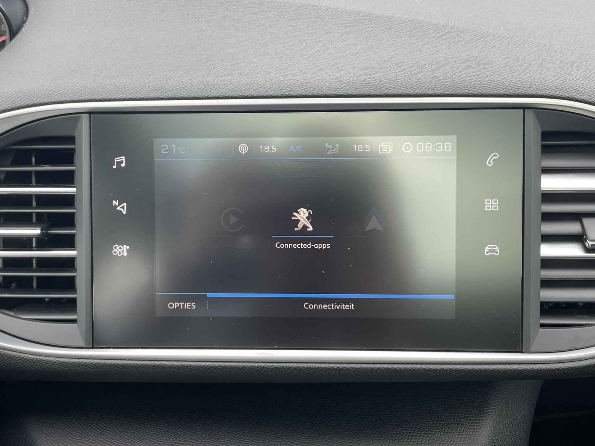 Peugeot 308 1.2 Premium 130 PK l Achteruitrijcamera l Climate Control l Apple Carplay/ Android auto l Armsteun l Cruise Control l DAB l Getinte ramen l 16" Lichtmetalen velgen l Navigatie l Panoramadak l Parkeersensoren V+A l Rijstrooksensoren l - 30/36