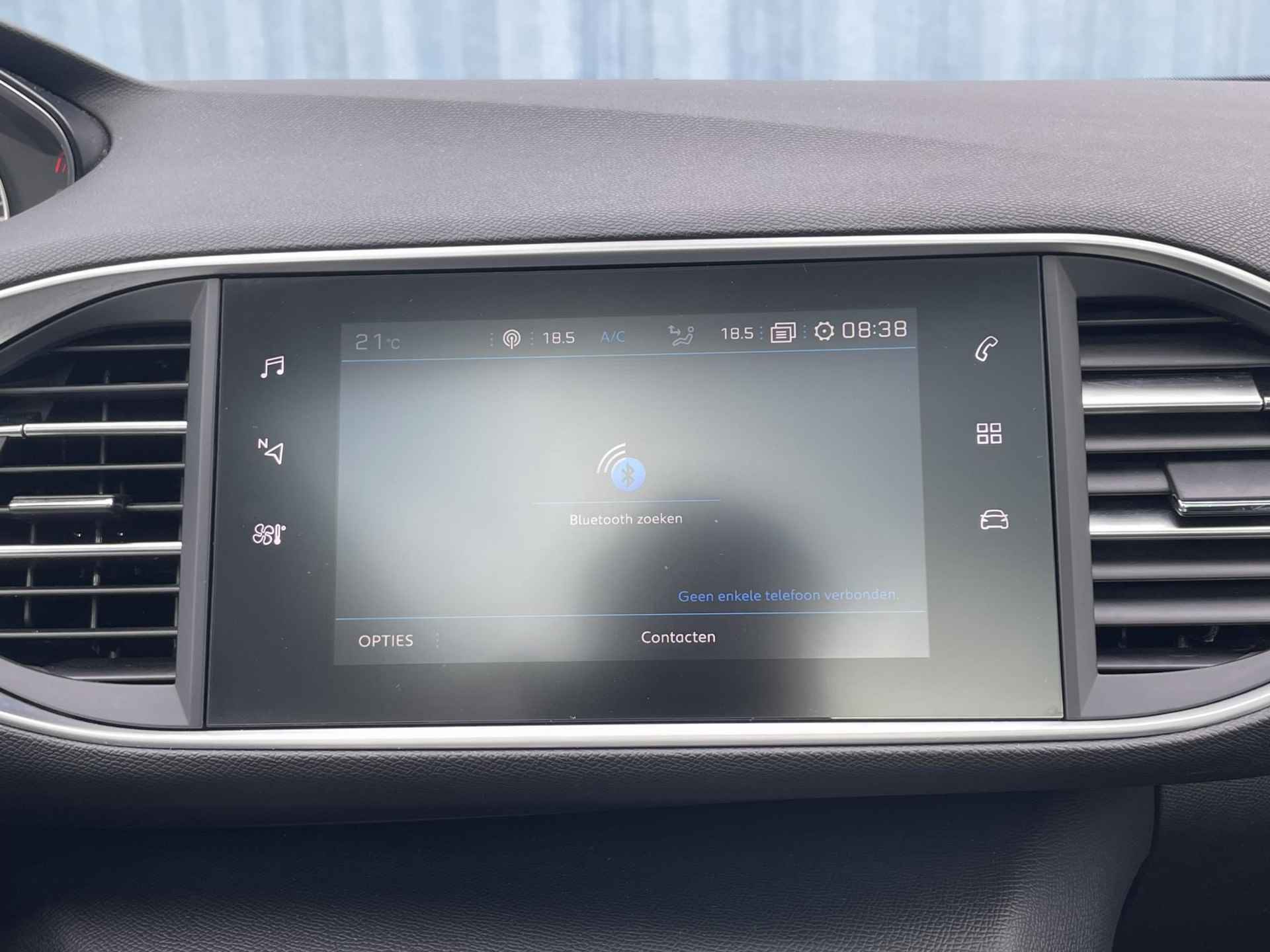 Peugeot 308 1.2 Premium 130 PK l Achteruitrijcamera l Climate Control l Apple Carplay/ Android auto l Armsteun l Cruise Control l DAB l Getinte ramen l 16" Lichtmetalen velgen l Navigatie l Panoramadak l Parkeersensoren V+A l Rijstrooksensoren l - 31/36