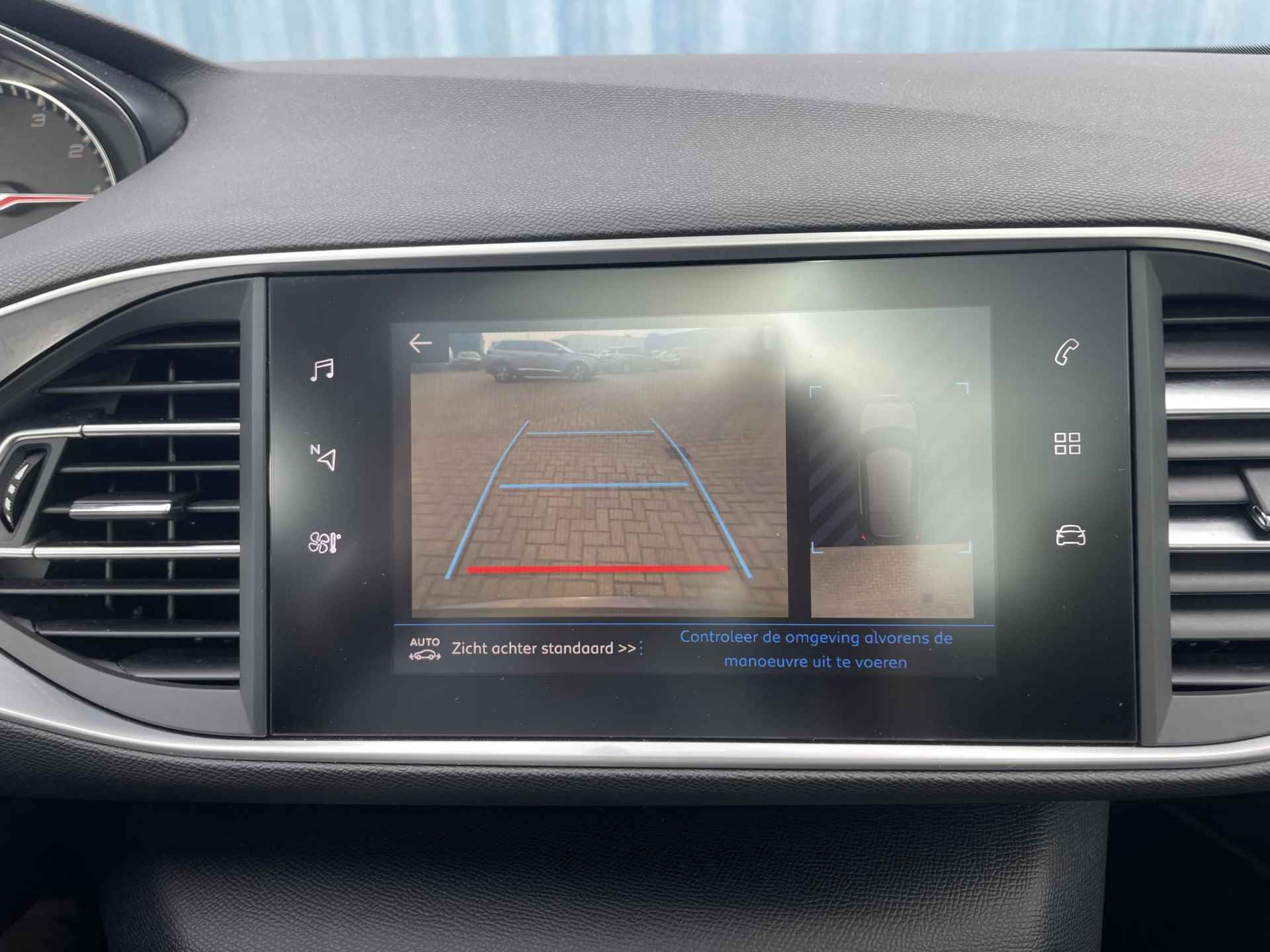 Peugeot 308 1.2 Premium 130 PK l Achteruitrijcamera l Climate Control l Apple Carplay/ Android auto l Armsteun l Cruise Control l DAB l Getinte ramen l 16" Lichtmetalen velgen l Navigatie l Panoramadak l Parkeersensoren V+A l Rijstrooksensoren l - 34/36