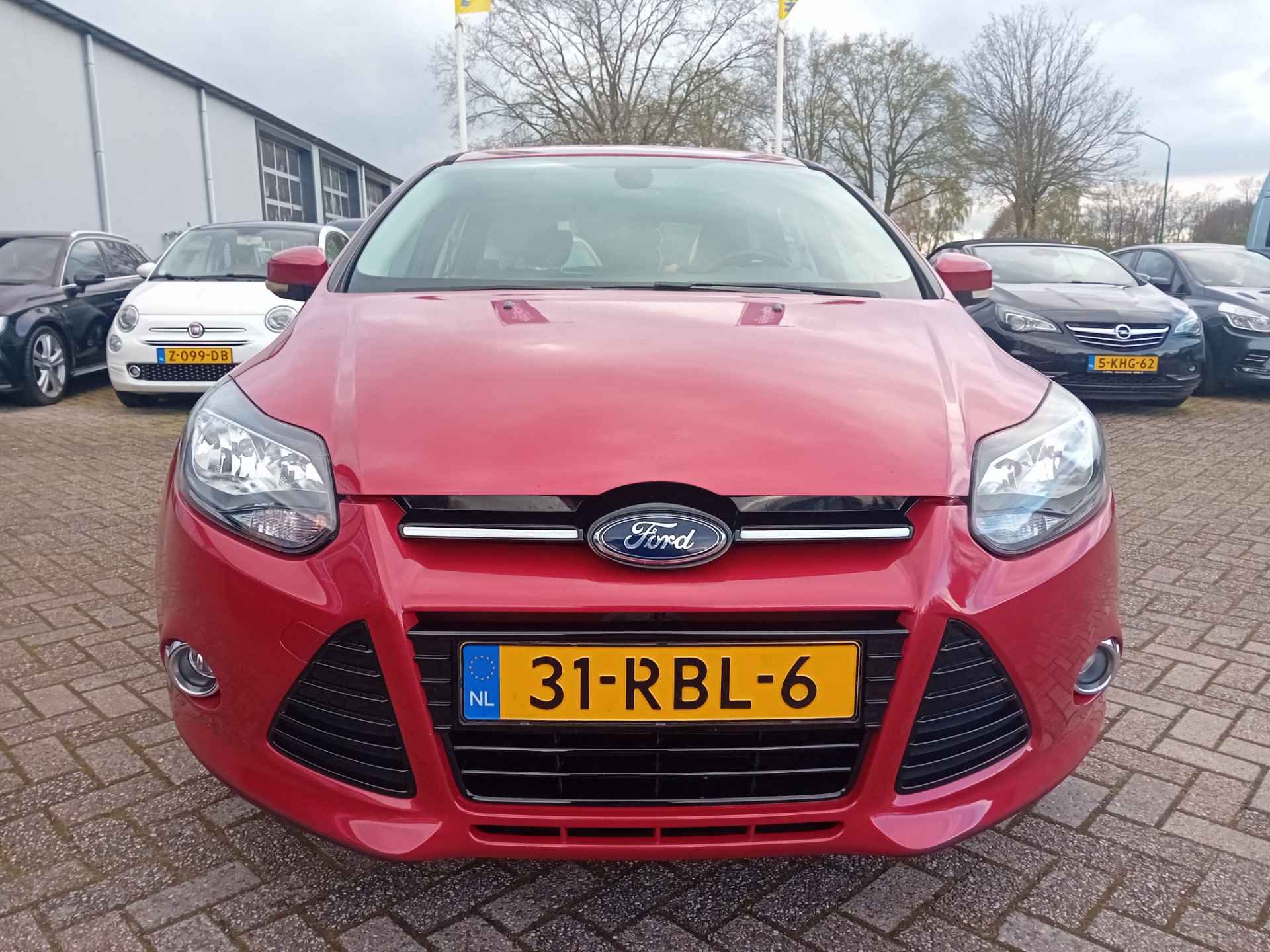 Ford Focus 1.6 TI-VCT First Edition - Navigatie - PDC - Trekhaak - 2/18