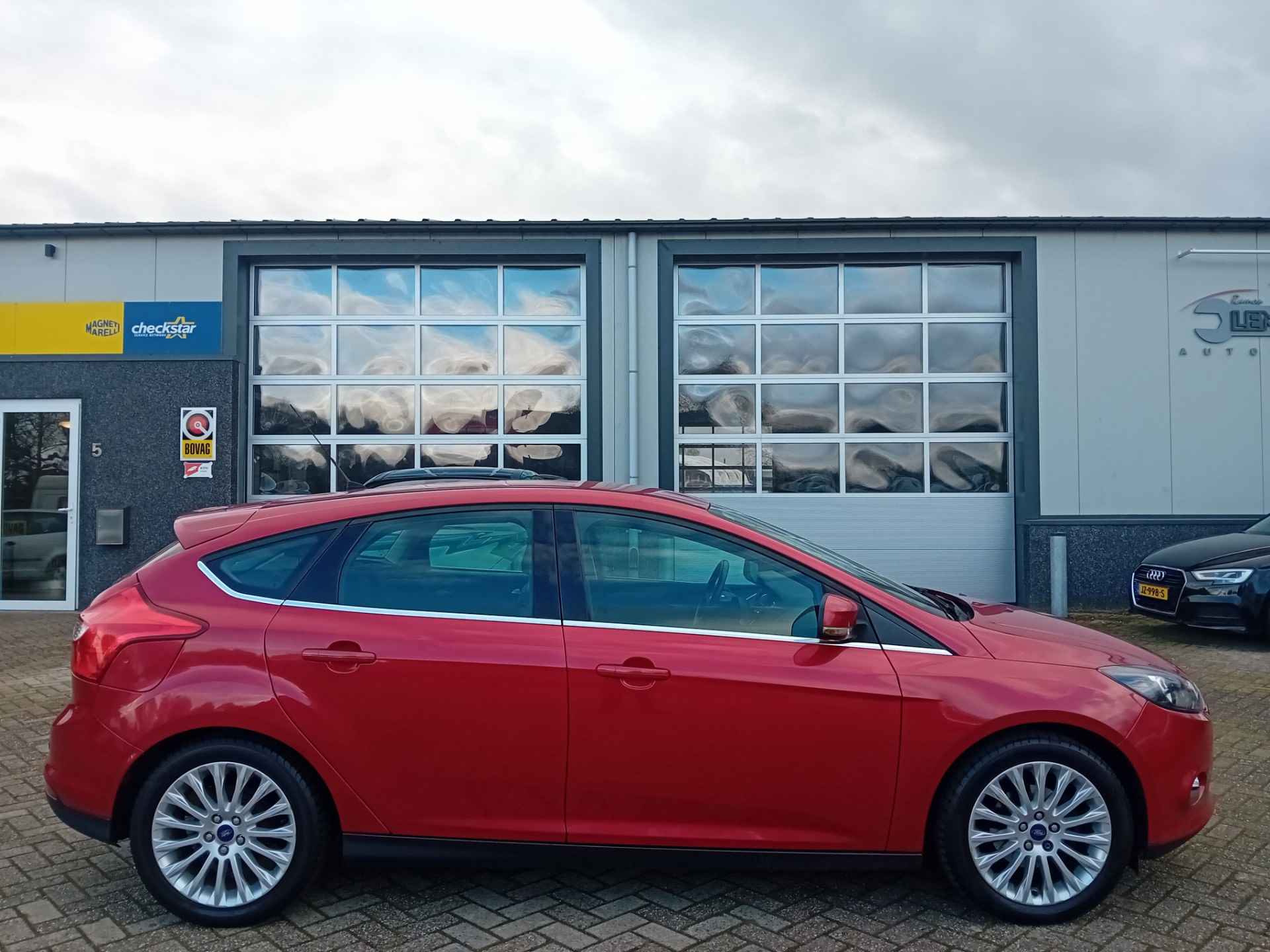 Ford Focus 1.6 TI-VCT First Edition - Navigatie - PDC - Trekhaak - 5/18
