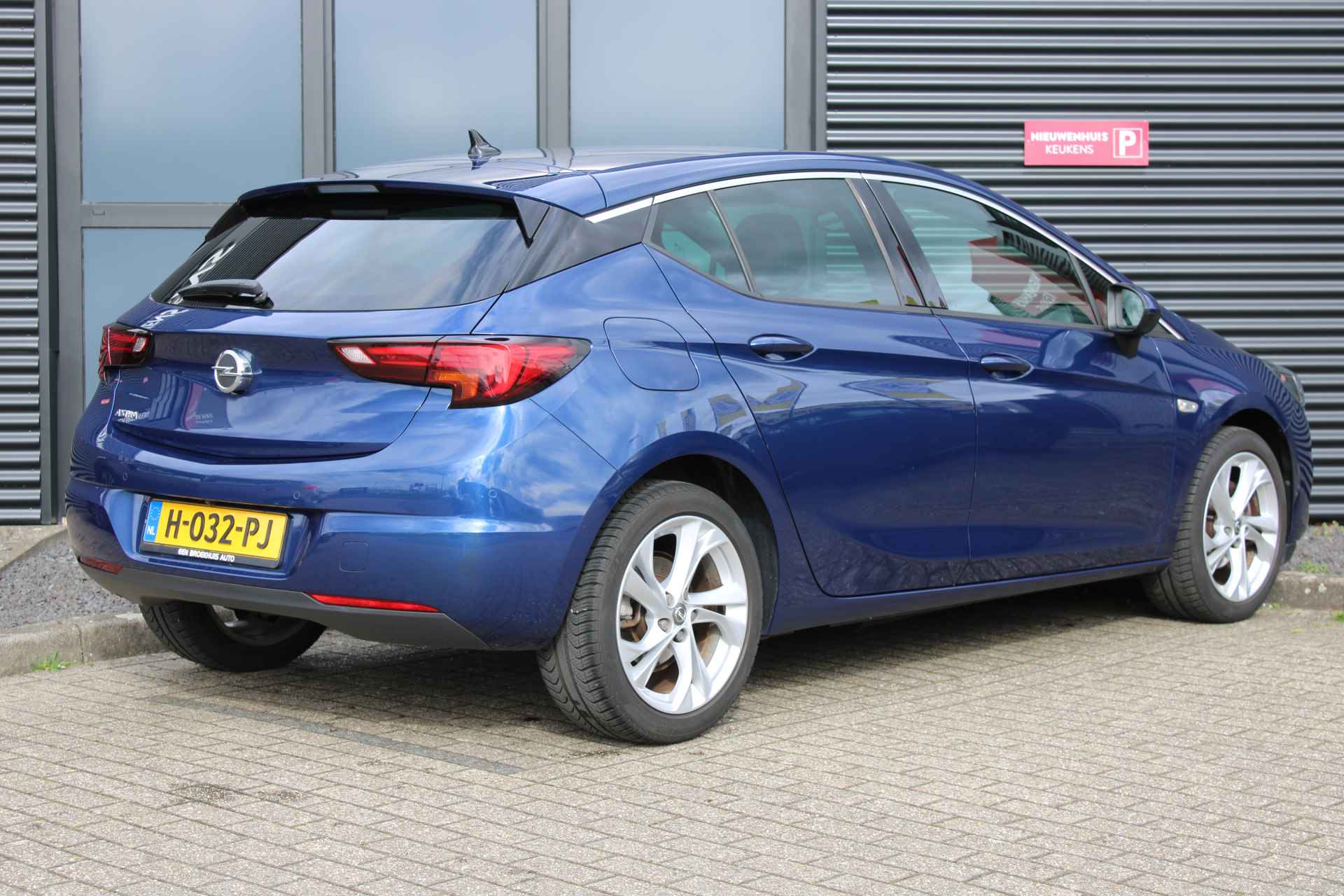 Opel Astra 1.2 T. 130pk Elegance 5drs / Navigatie / Winterpakket / Camera / Park Pilot V+A / Carplay / 17"LMV / Cruise Control / LED / "Vraag een vrijblijvende offerte aan!" - 4/31