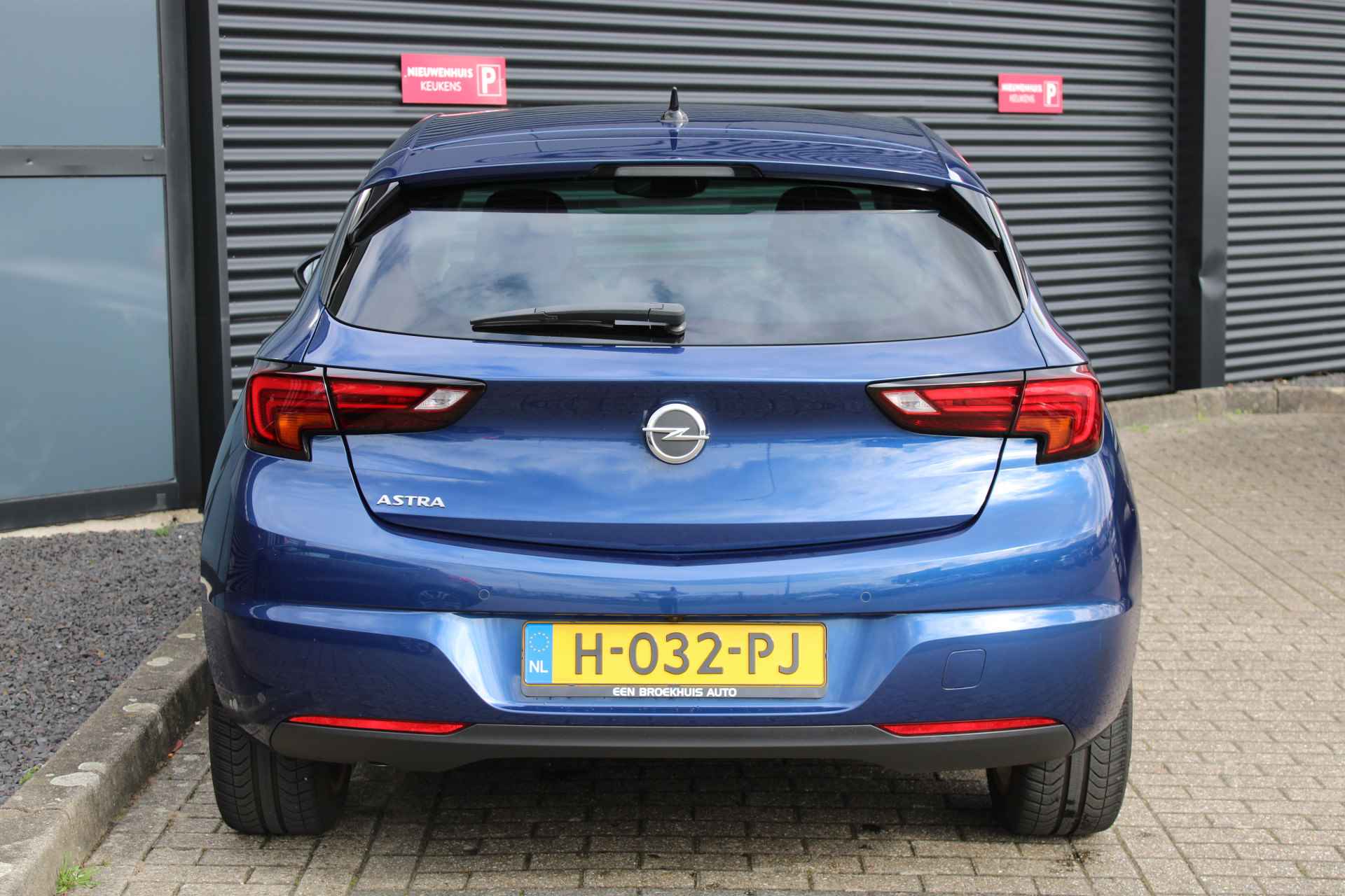Opel Astra 1.2 T. 130pk Elegance 5drs / Navigatie / Winterpakket / Camera / Park Pilot V+A / Carplay / 17"LMV / Cruise Control / LED / "Vraag een vrijblijvende offerte aan!" - 30/31
