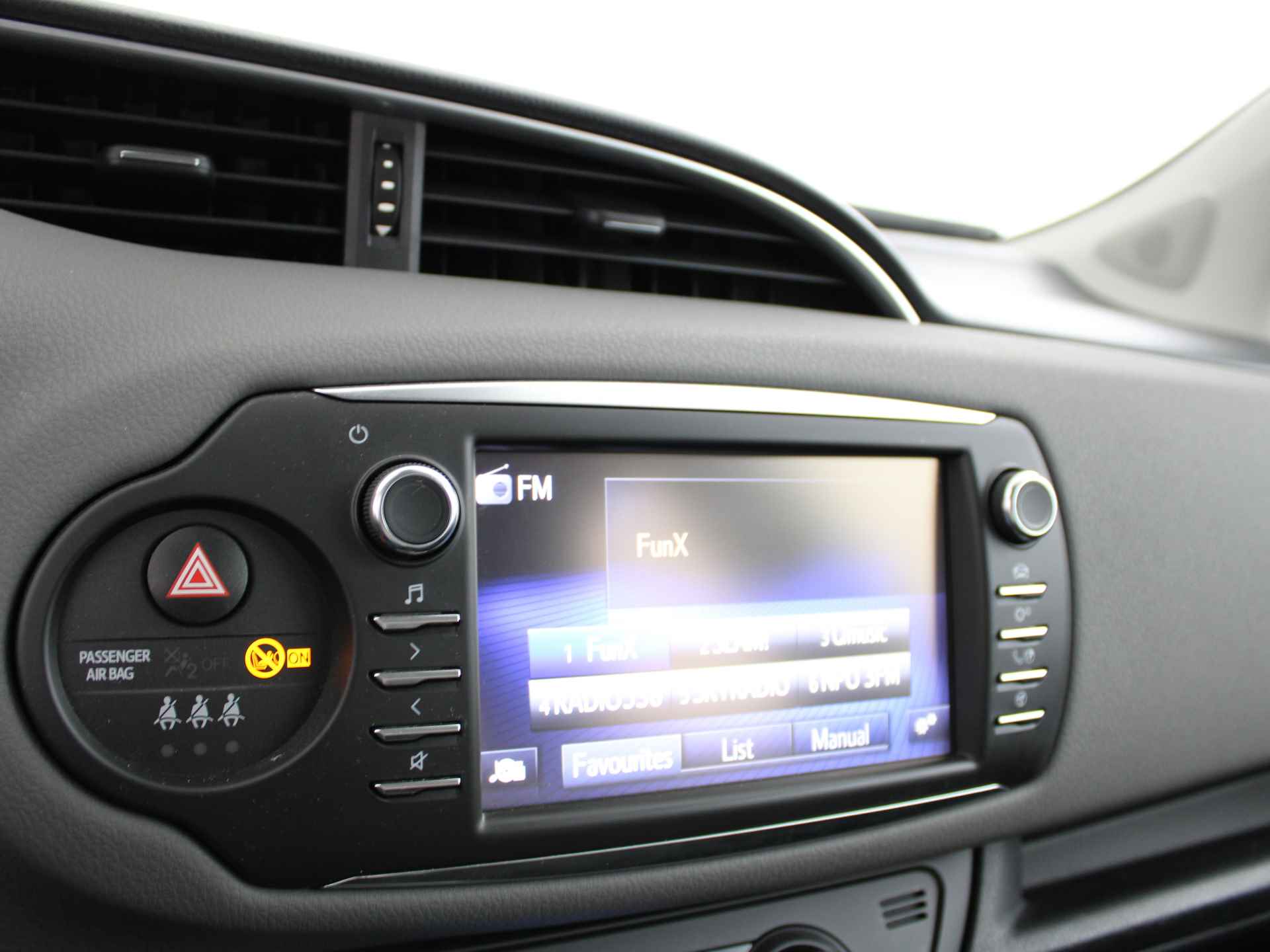 Toyota Yaris 1.0 VVT-i Aspiration | Camera | Climate control | Bluetooth | - 10/41