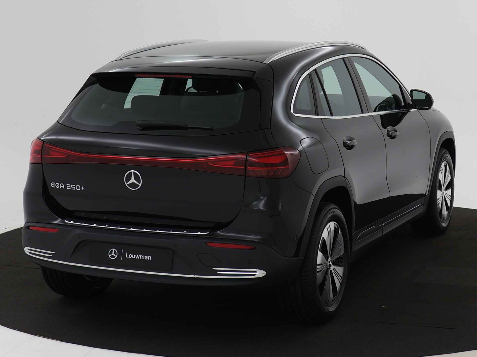 Mercedes-Benz EQA 250+ Essential Line 71 kWh | Parkeerpakket met achteruitrijcamera | Dodehoekassistent | Sfeerverlichting | EASY PACK achterklep | Extra USB-poorten | Verwarmde stoelen vooraan | Spiegelpakket | - 14/39