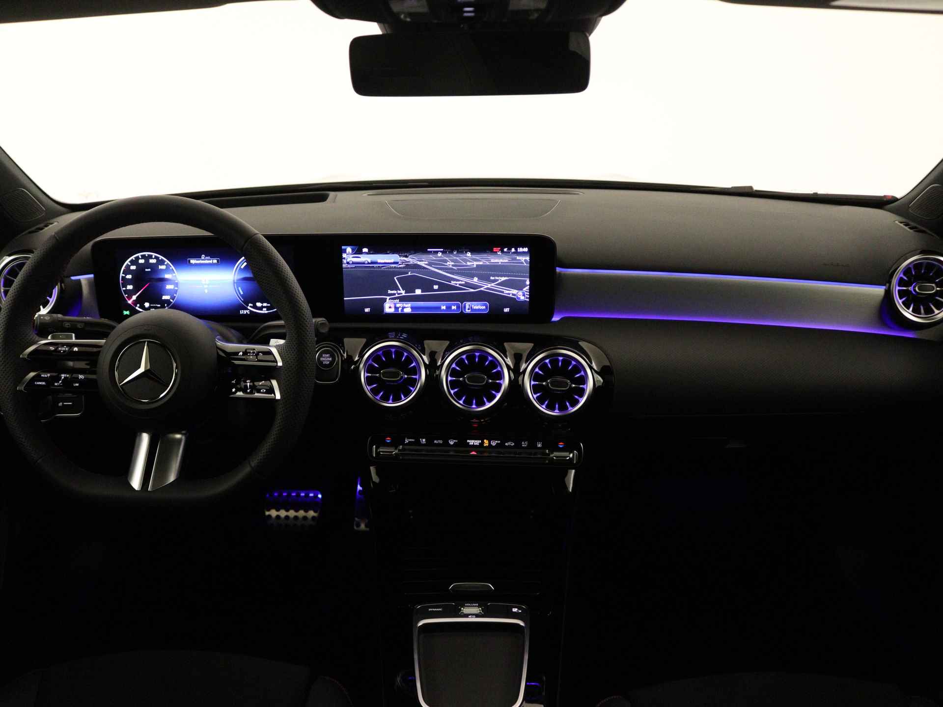 Mercedes-Benz A-Klasse 250 e AMG Line | Premium Plus Pack | Smartphone integratie | Panoramaschuifdak | Sfeerverlichting Extra USB-poorten | Dodehoekassistent | Parkeerpakket met 360°-camera | - 5/36