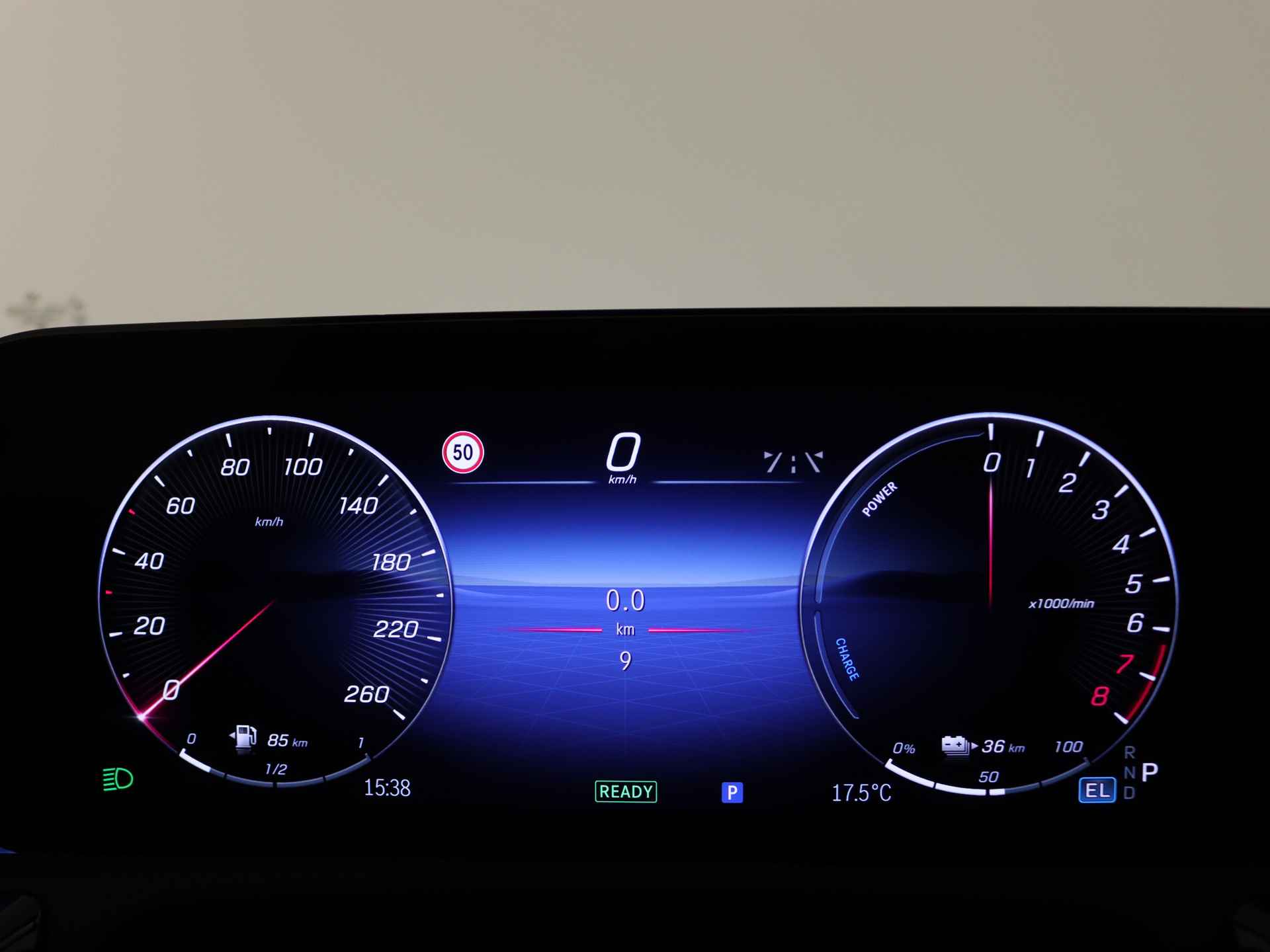 Mercedes-Benz A-Klasse 250 e AMG Line | Premium Plus Pack | Smartphone integratie | Panoramaschuifdak | Sfeerverlichting Extra USB-poorten | Dodehoekassistent | Parkeerpakket met 360°-camera | - 6/36